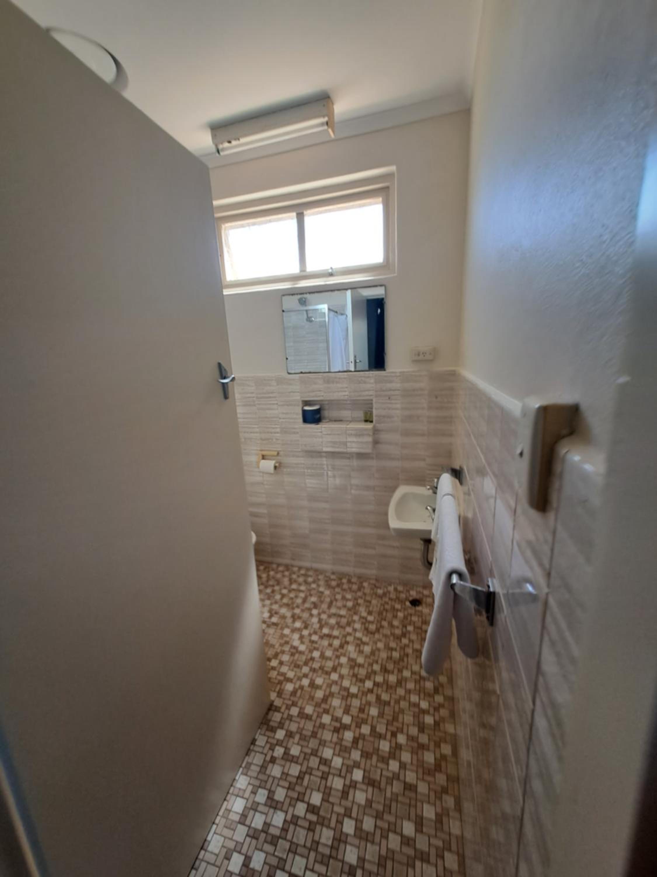 Double or Twin Room - Photo 4