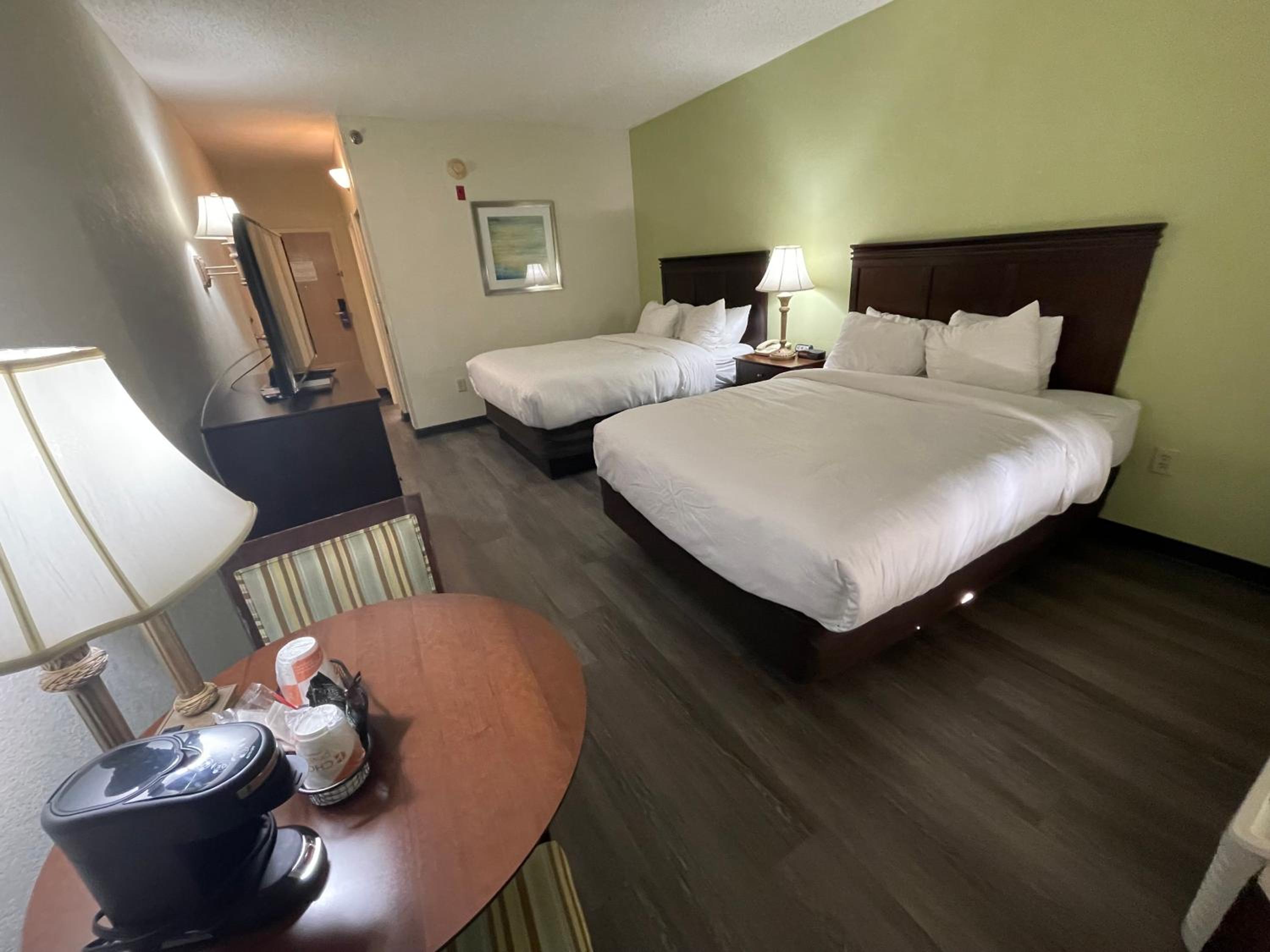 Queen Suite with Four Queen Beds - Non Smoking - Photo 23