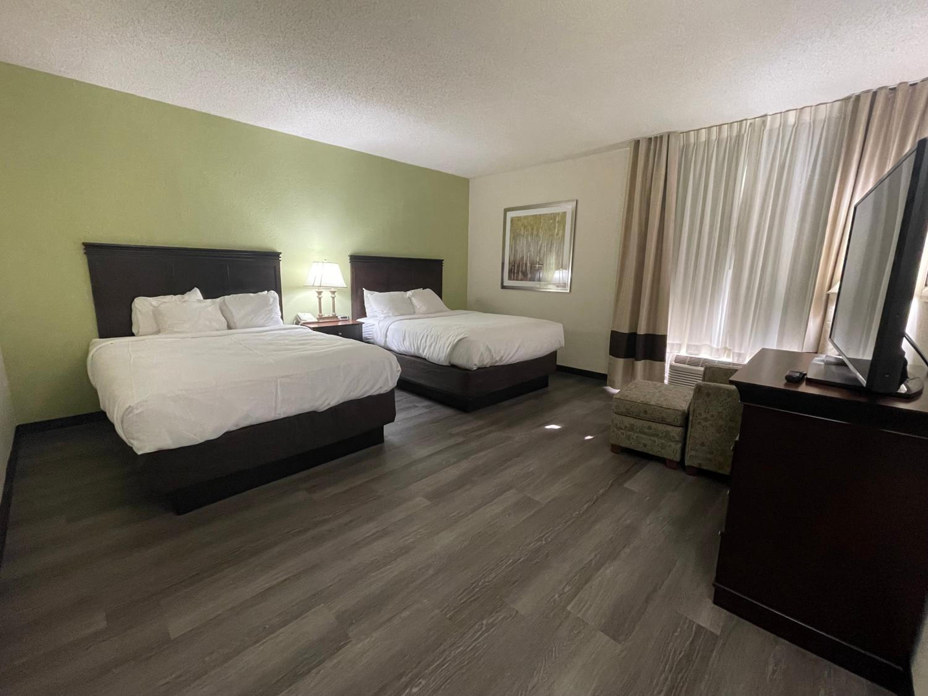 Queen Suite with Two Queen Beds - Non Smoking - Photo 9