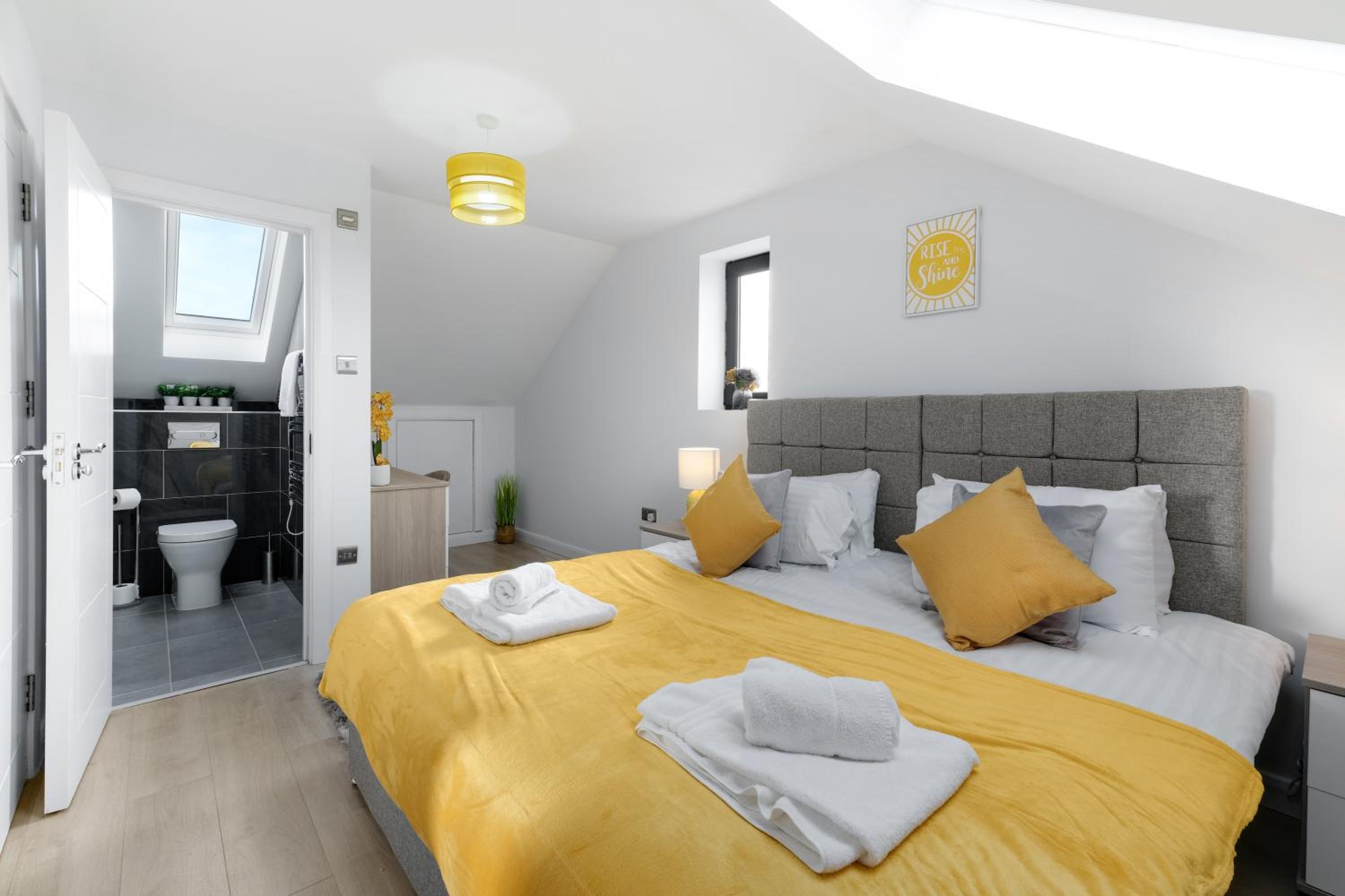 Four-Bedroom House photo 2