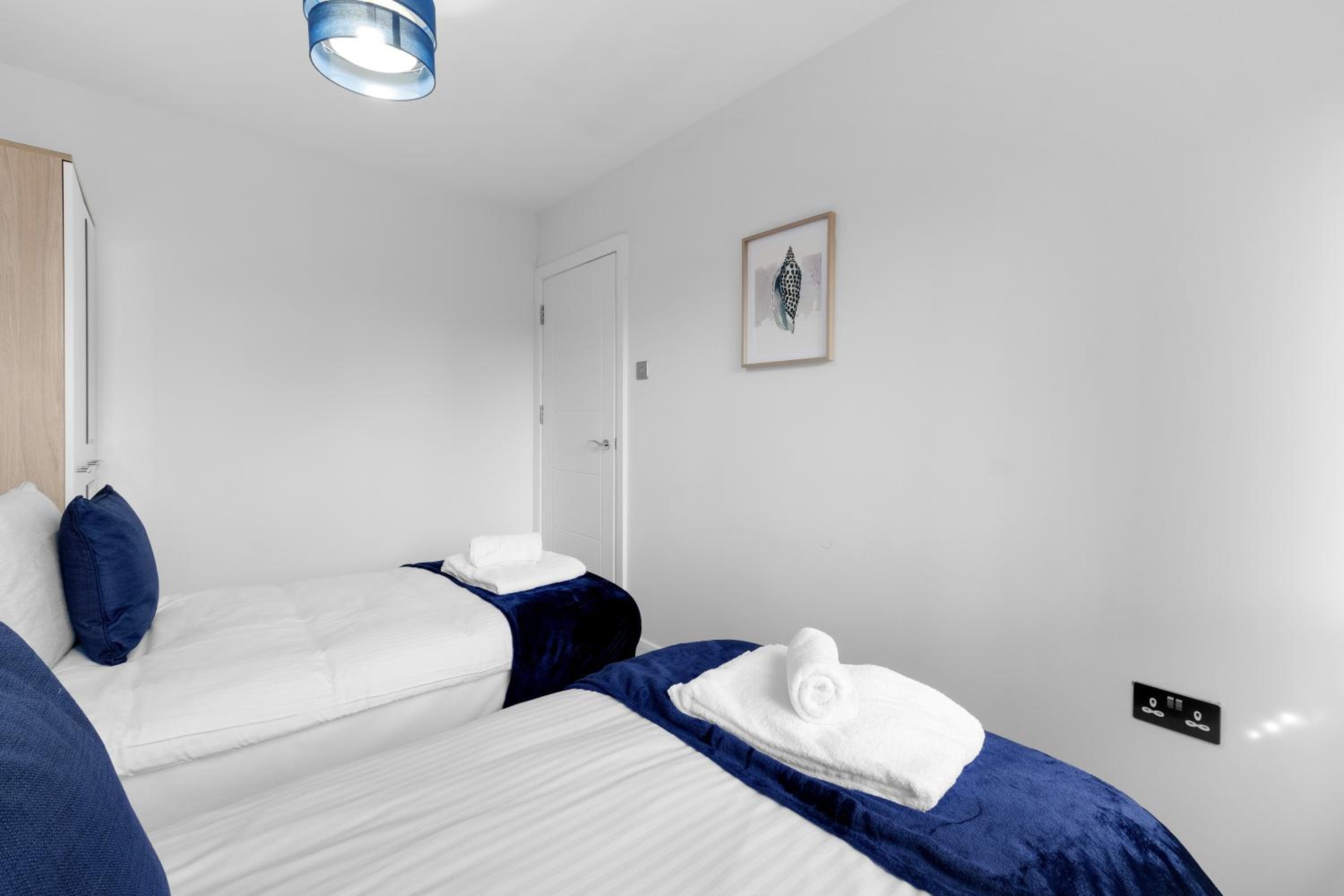 Four-Bedroom House photo 3