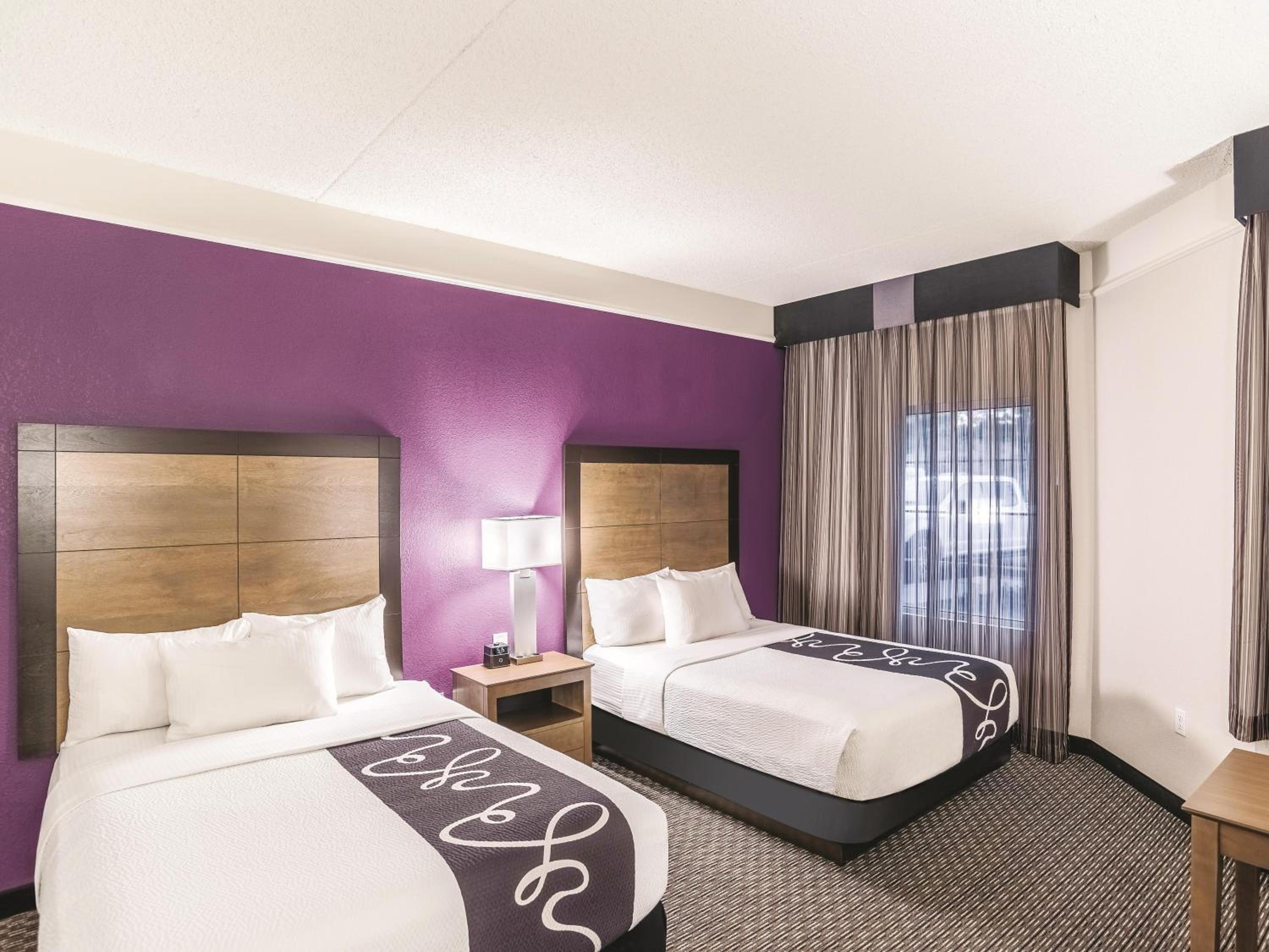 Queen Room with Two Queen Beds and Bath Tub - Mobility Accessible/Non-Smoking