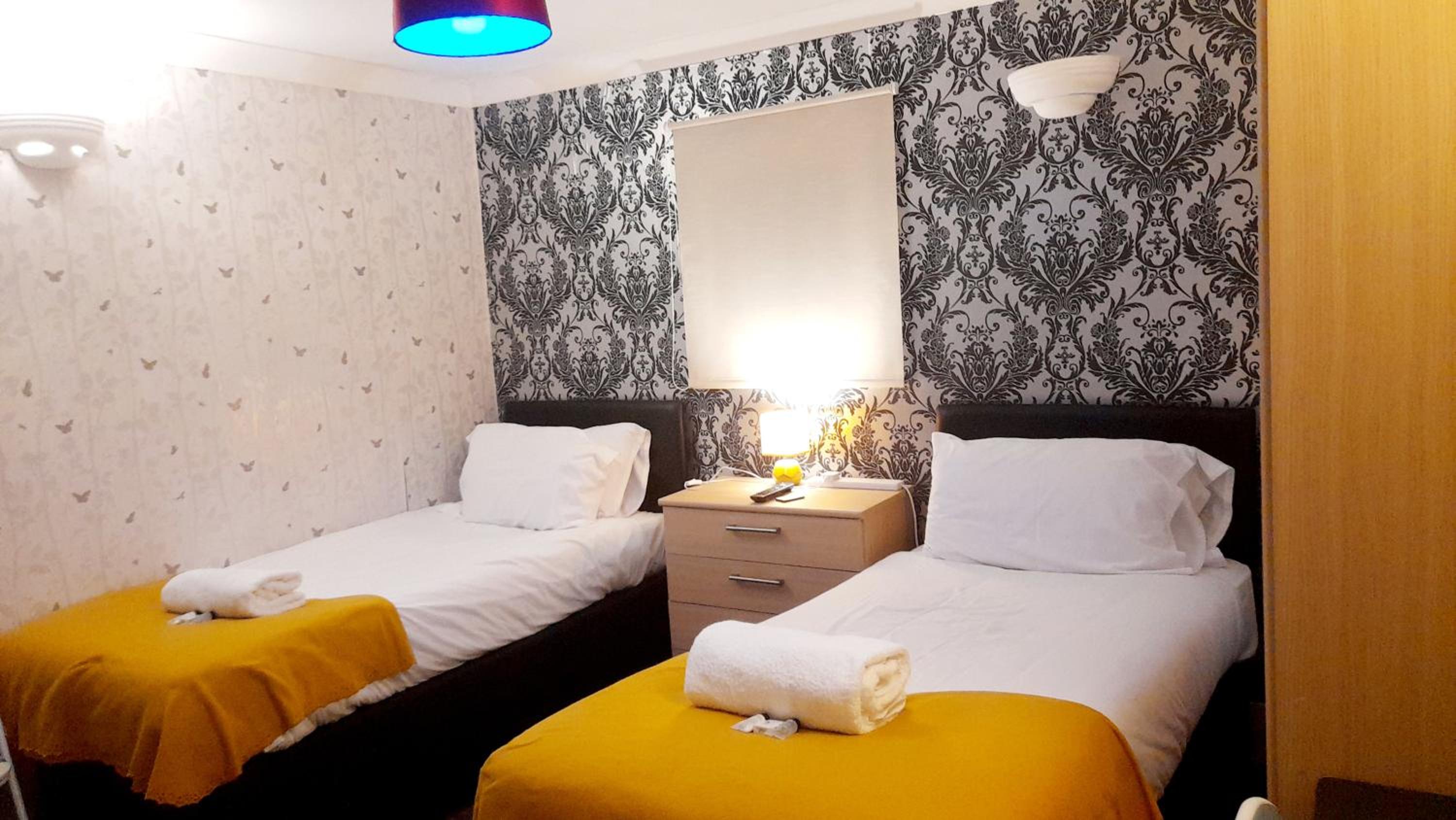Twin Room - Photo 4