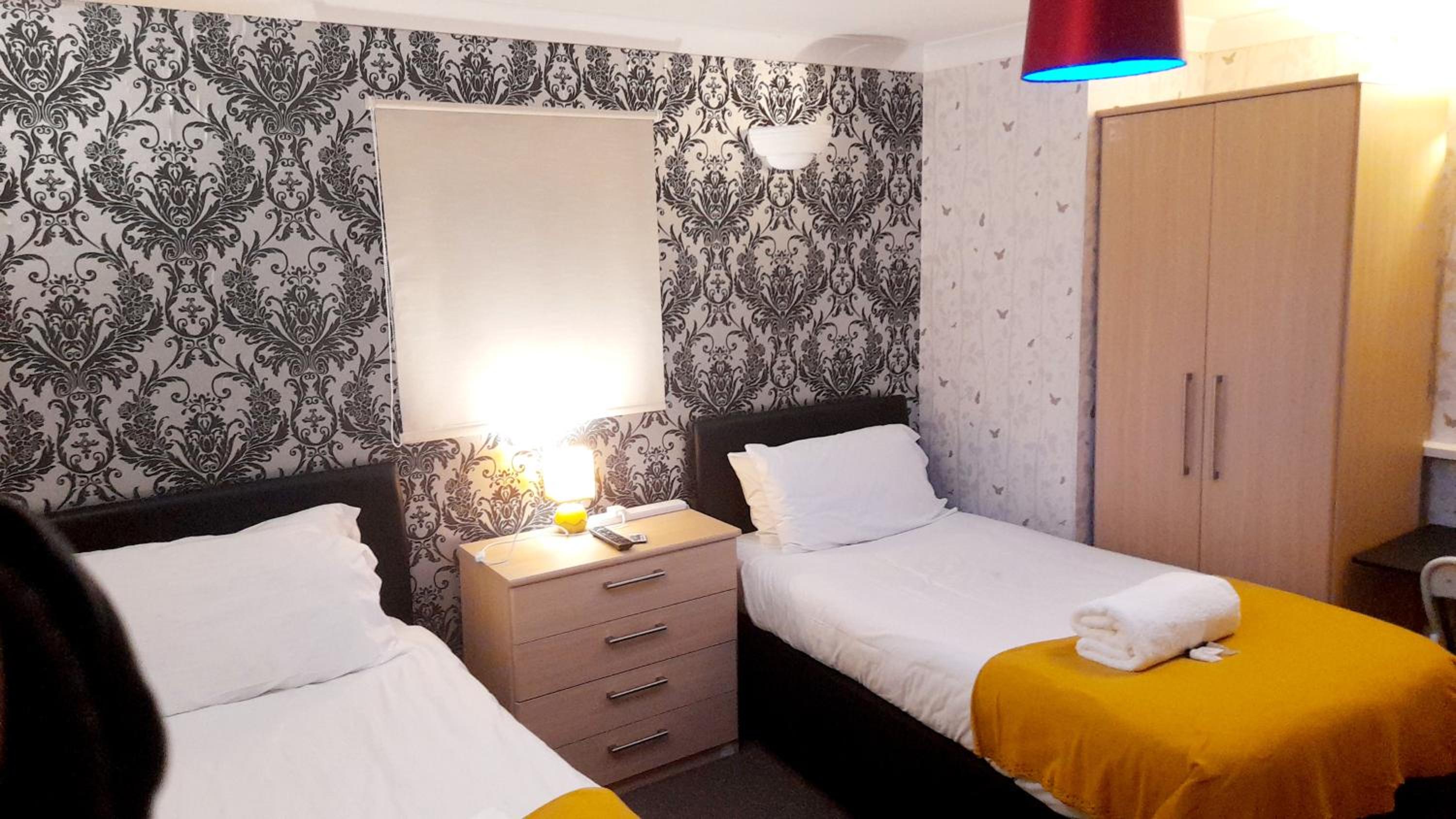 Twin Room - Photo 2