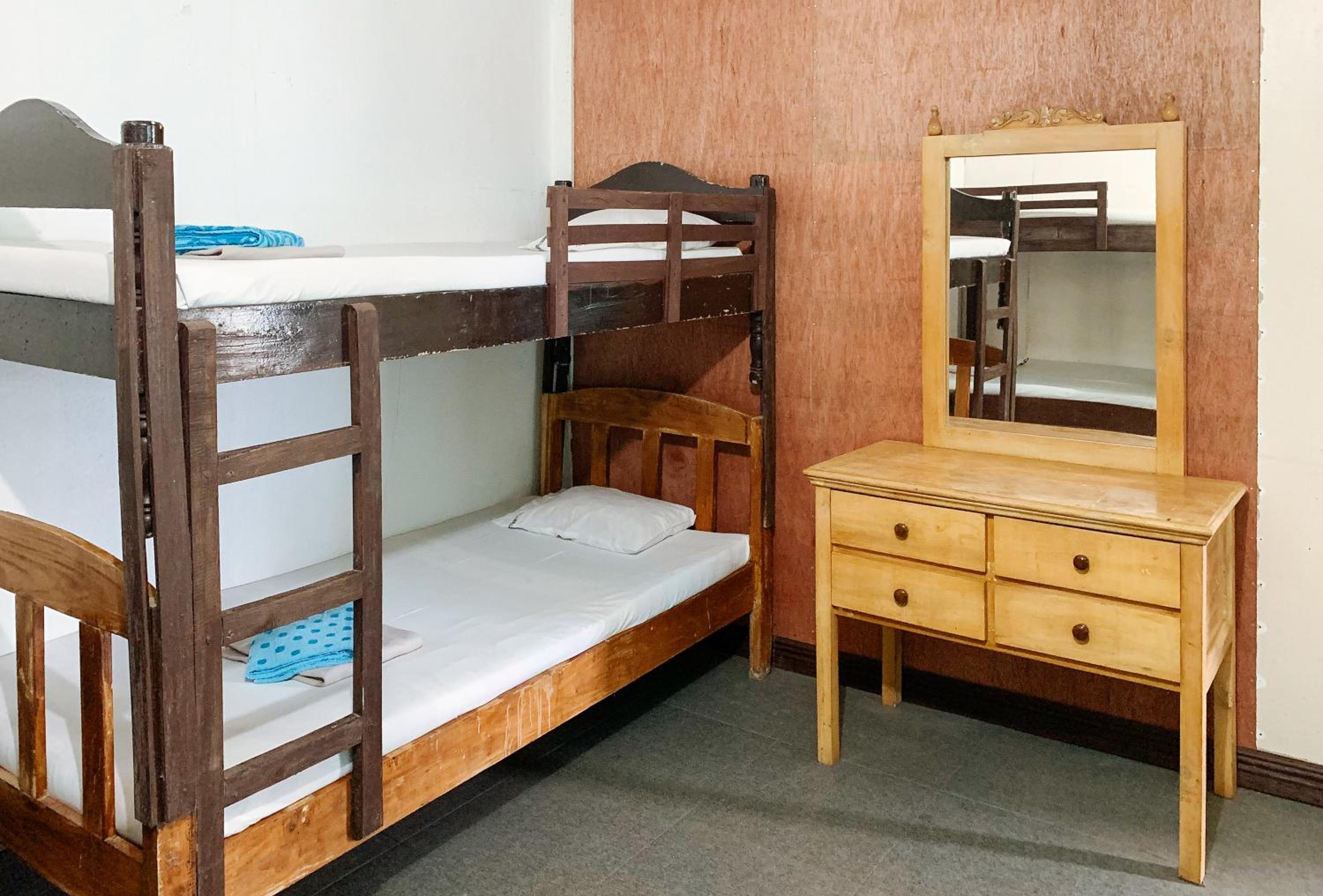 10-Bed Mixed Dormitory Room photo 2