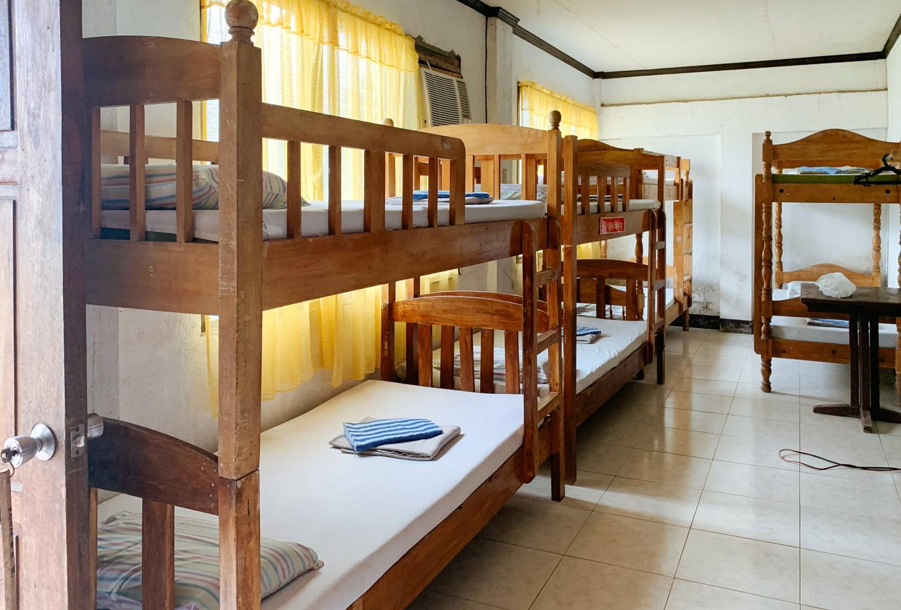 10-Bed Mixed Dormitory Room photo 1