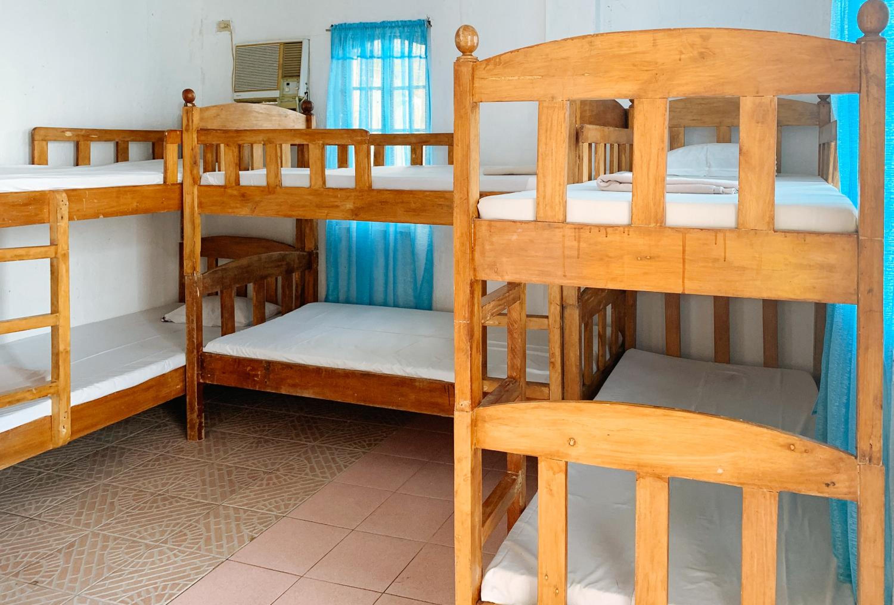 6-Bed Mixed Dormitory Room photo 2