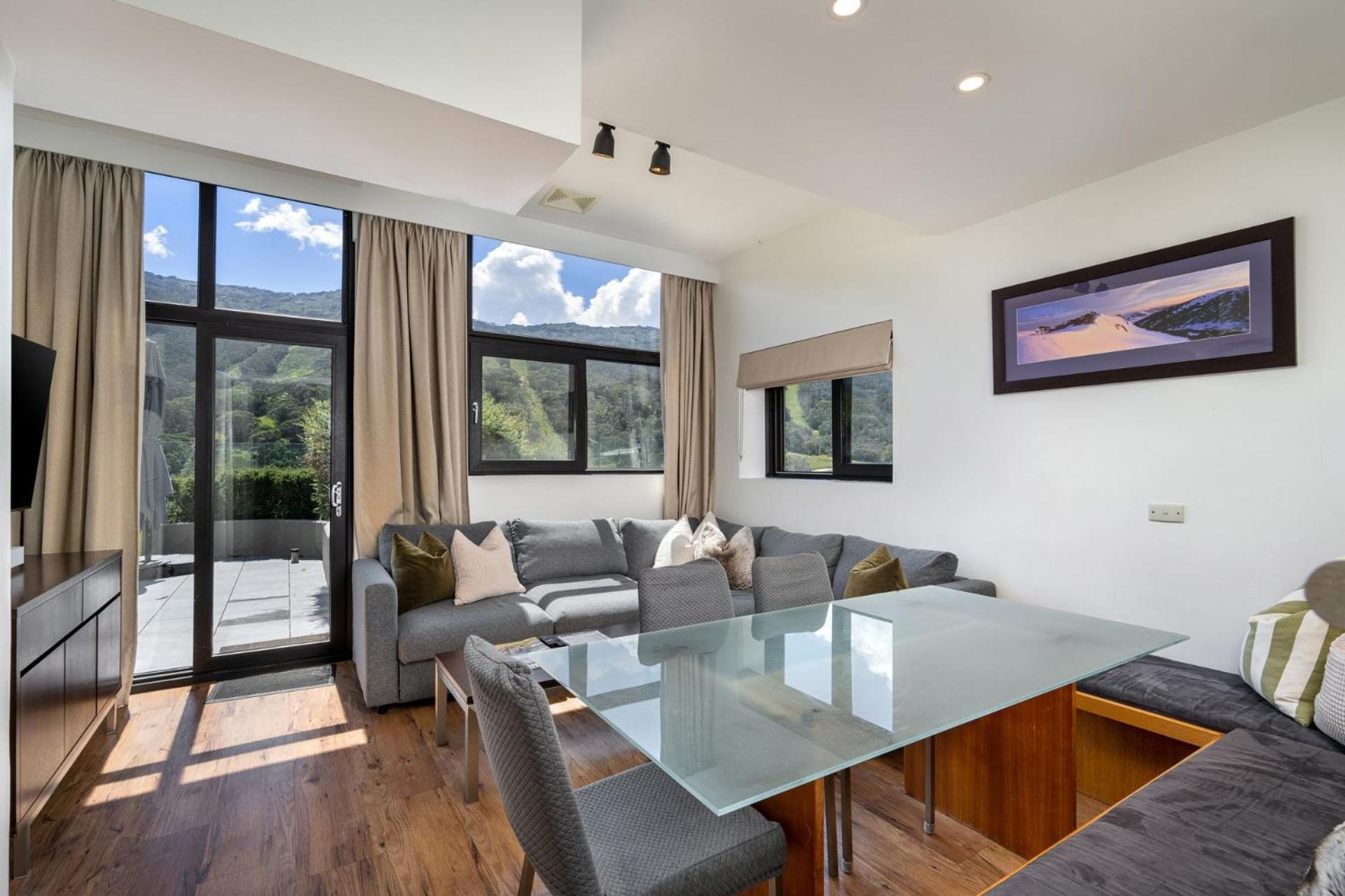 Apartment with Mountain View photo 1