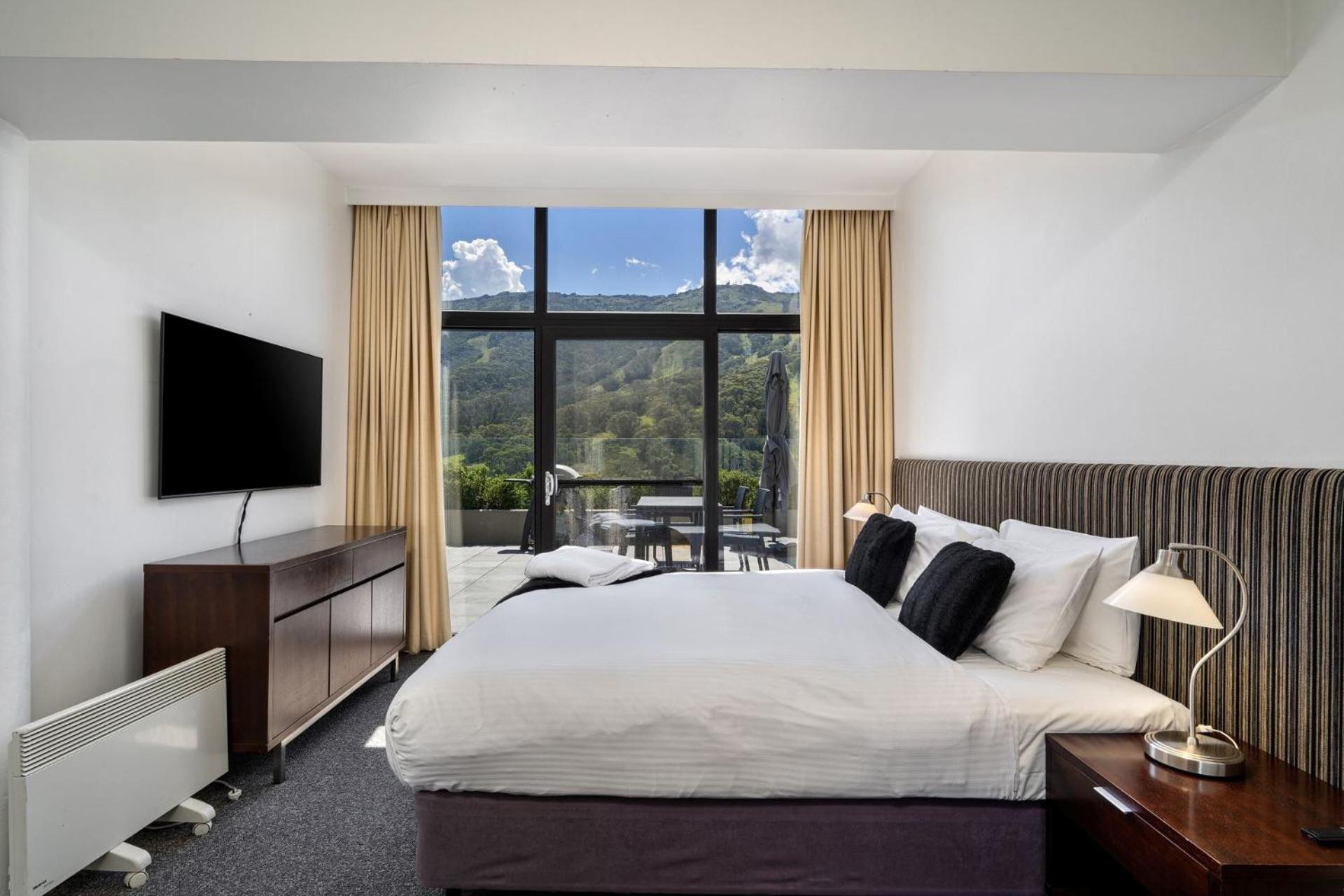 Apartment with Mountain View photo 2