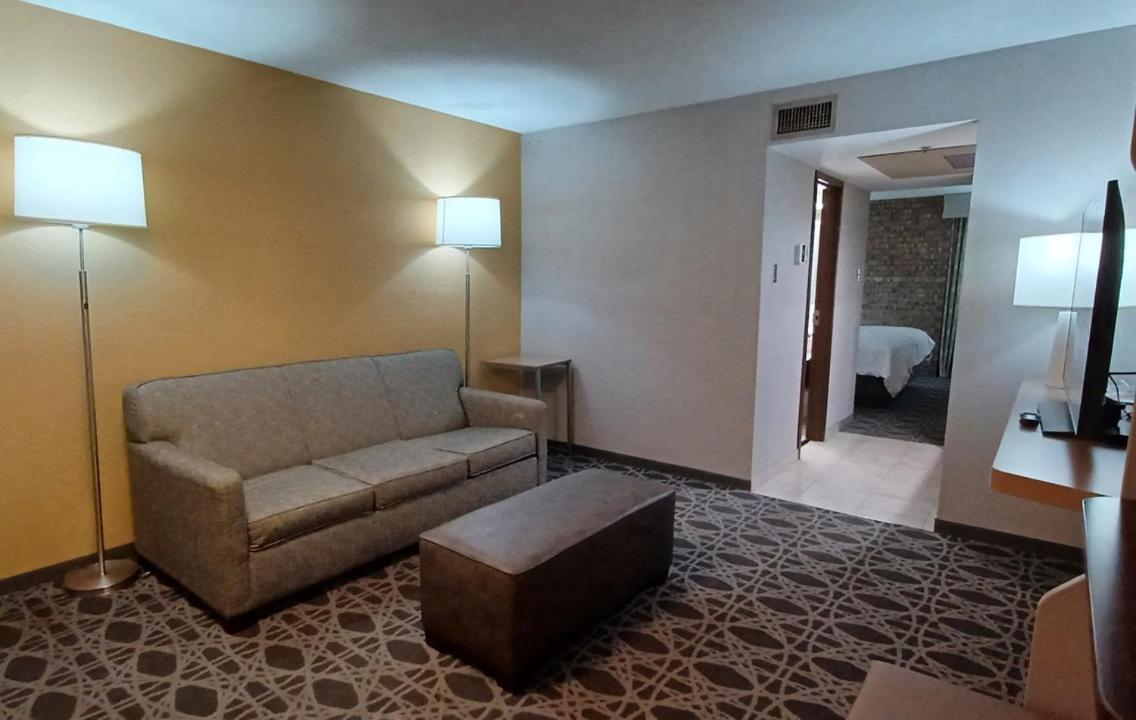 King Suite - Photo 3