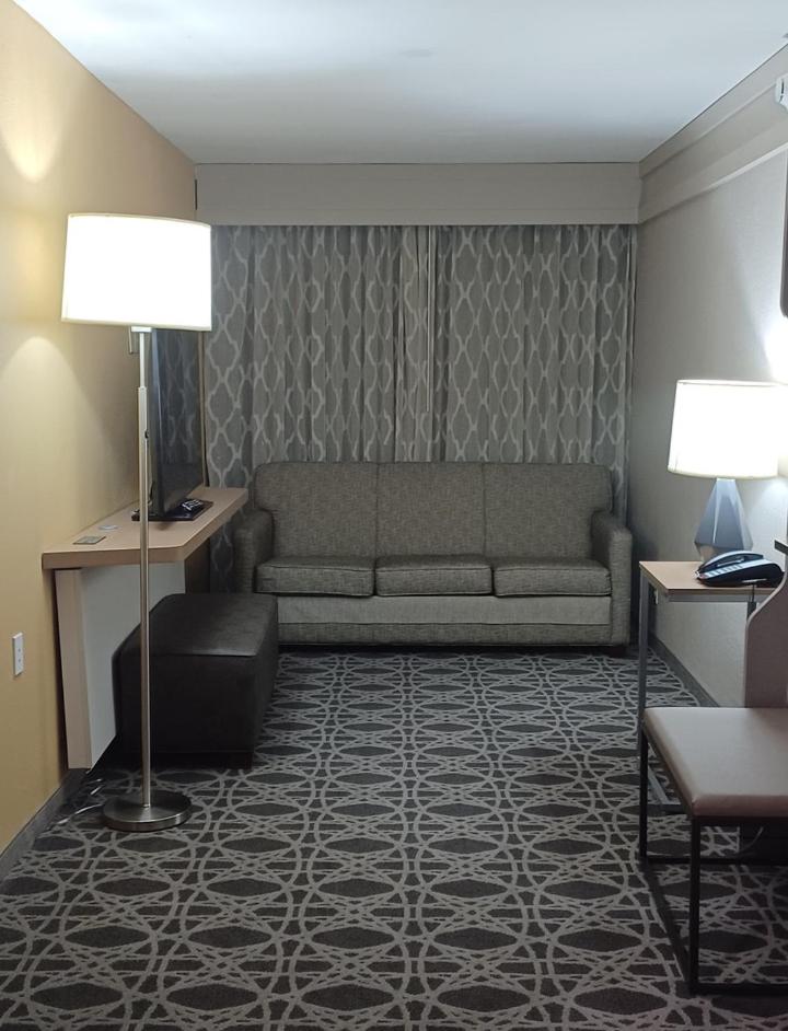 Suite - Hearing Accessible - Non-Smoking - Photo 3