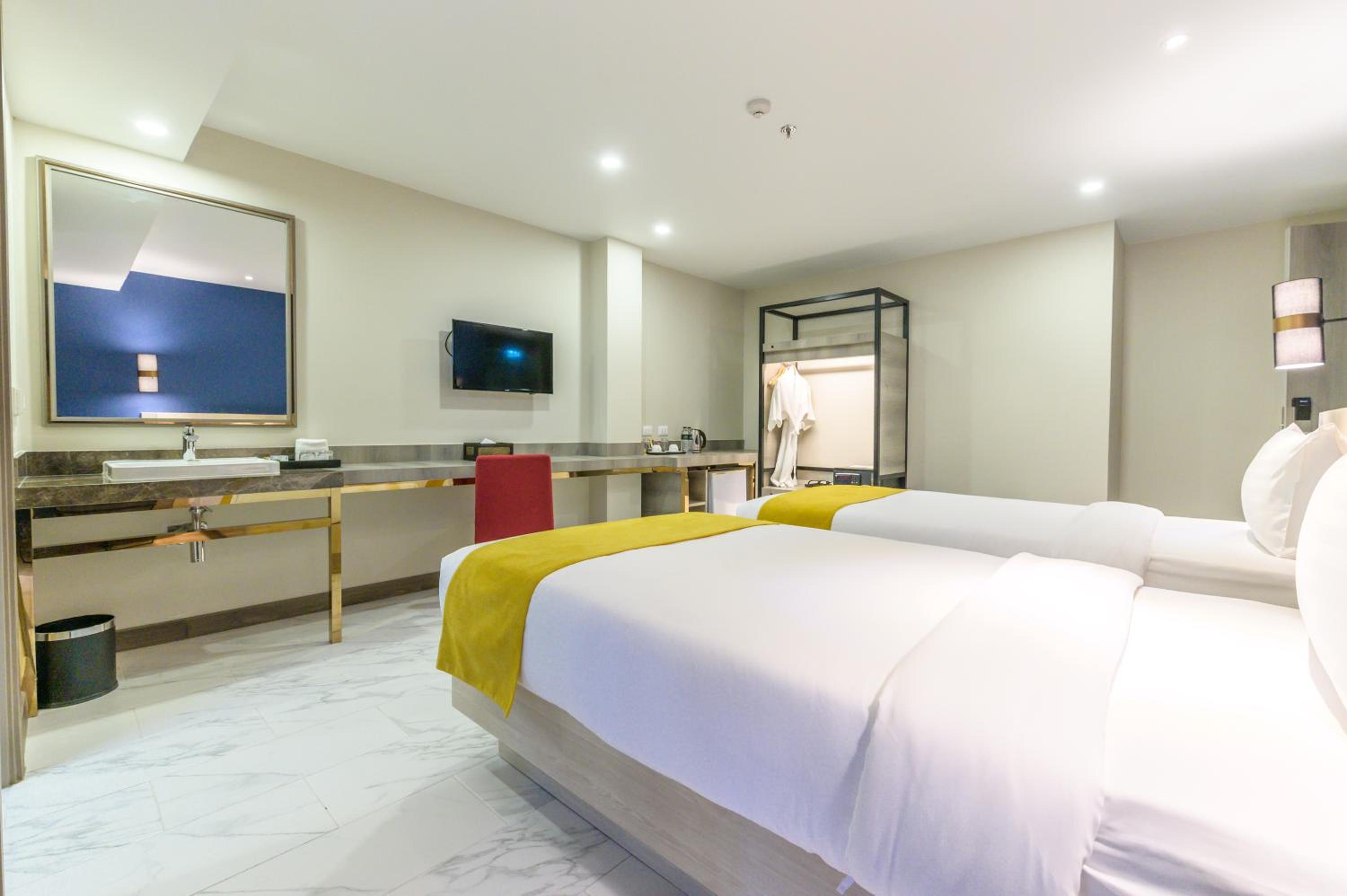 Superior Double Or Twin Room - Photo 9