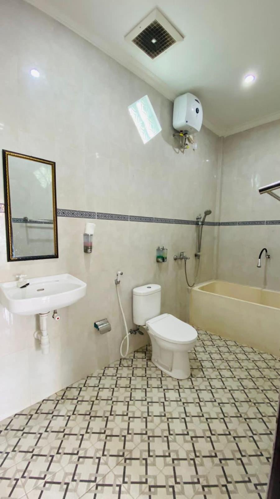 Budget Double Room - Photo 9