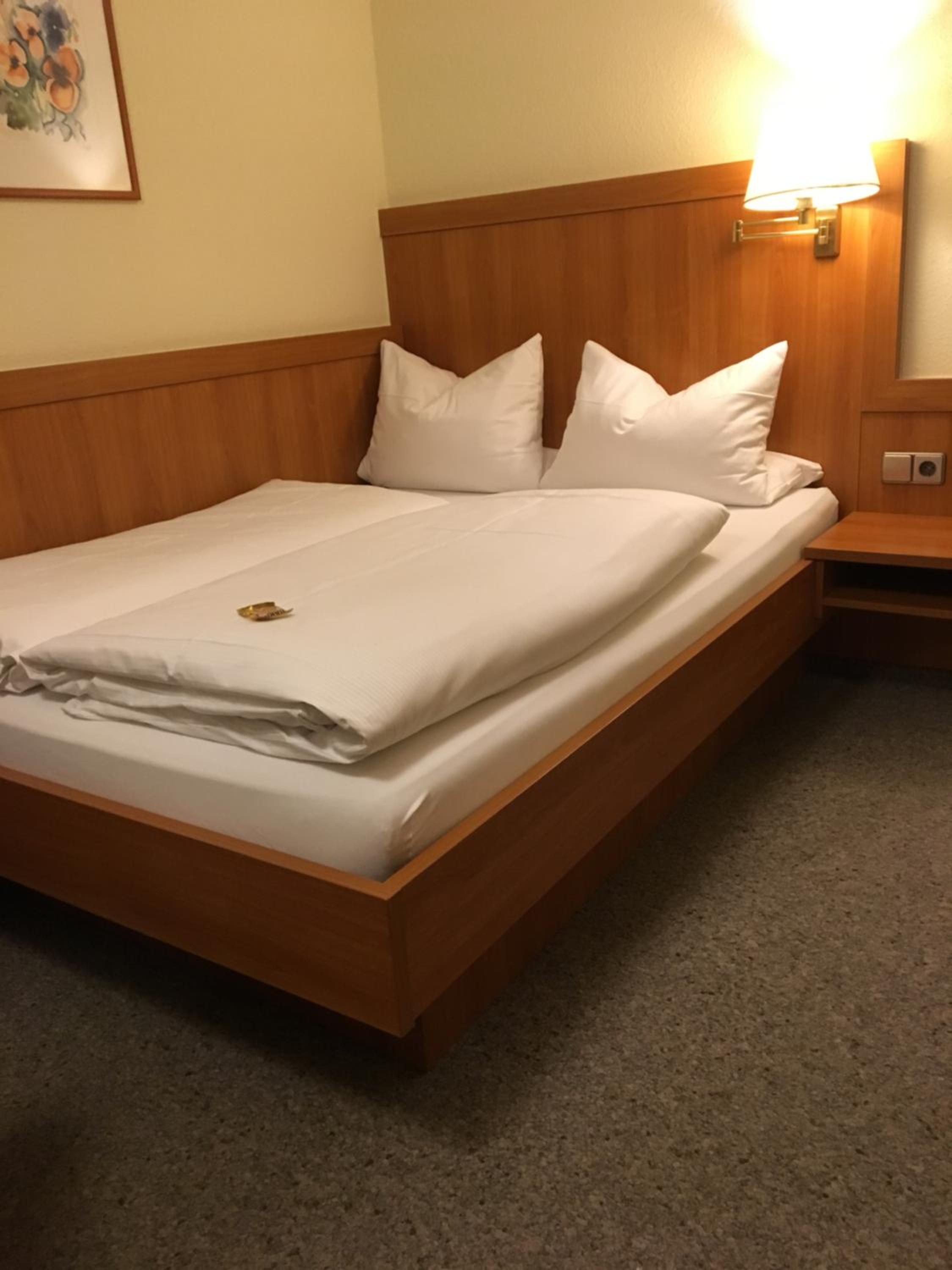 Economy Double Room With French Bed - Photo 6