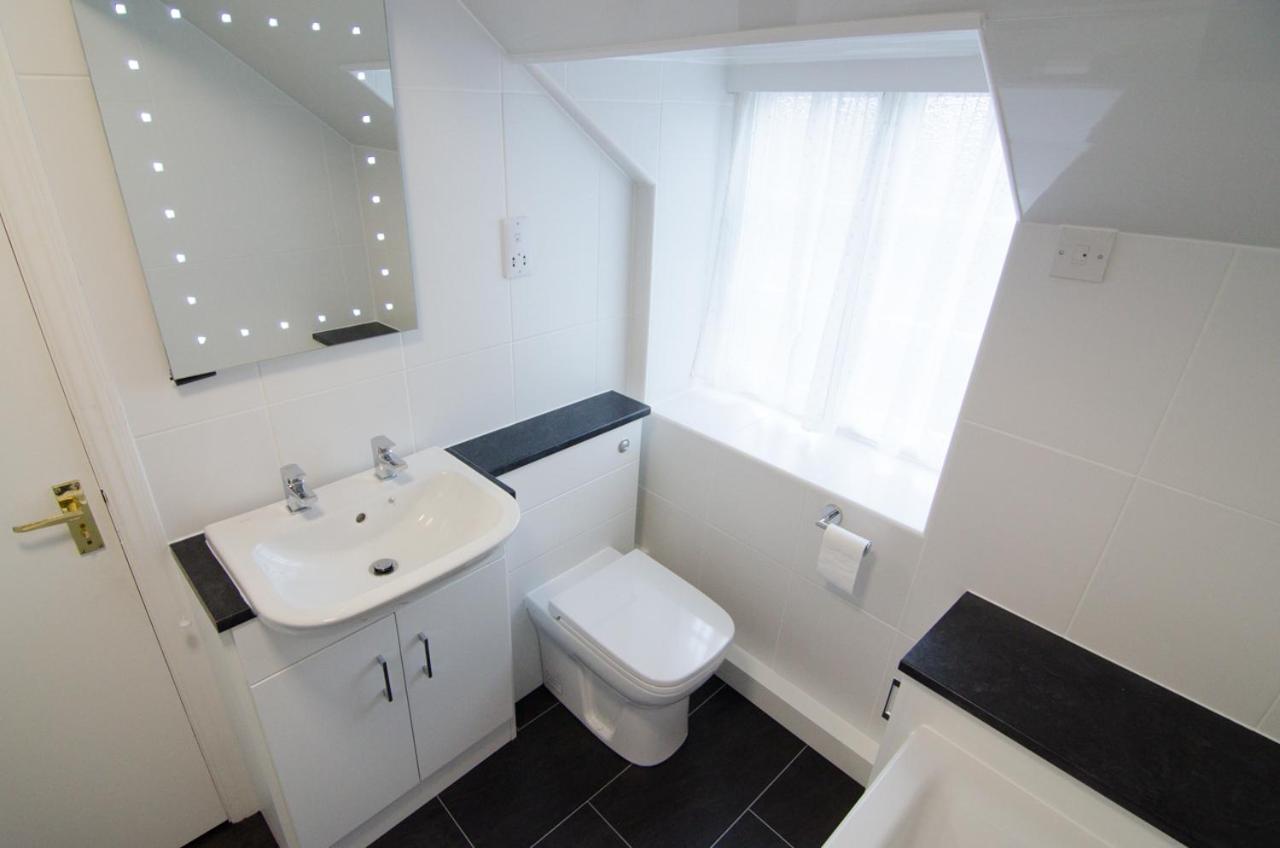 Quadruple Room with Private Bathroom photo 2