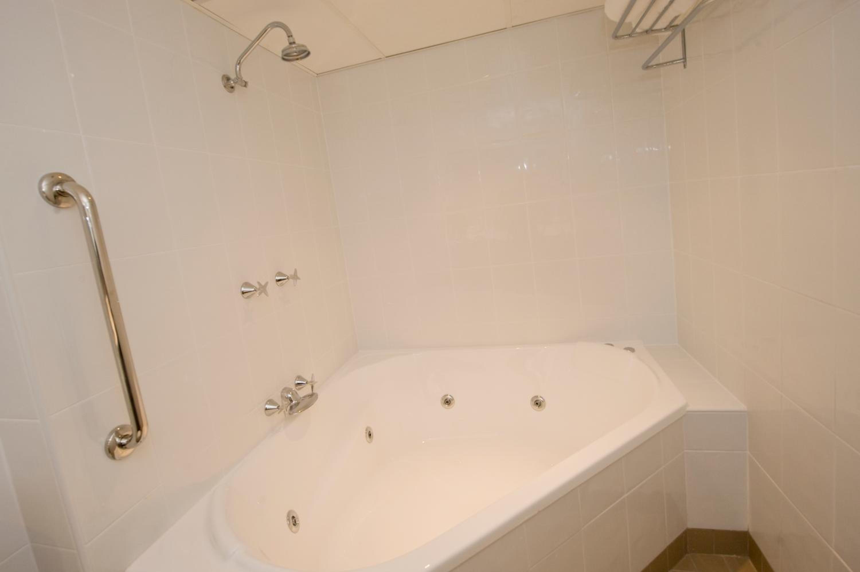 Deluxe Spa Room - Photo 2