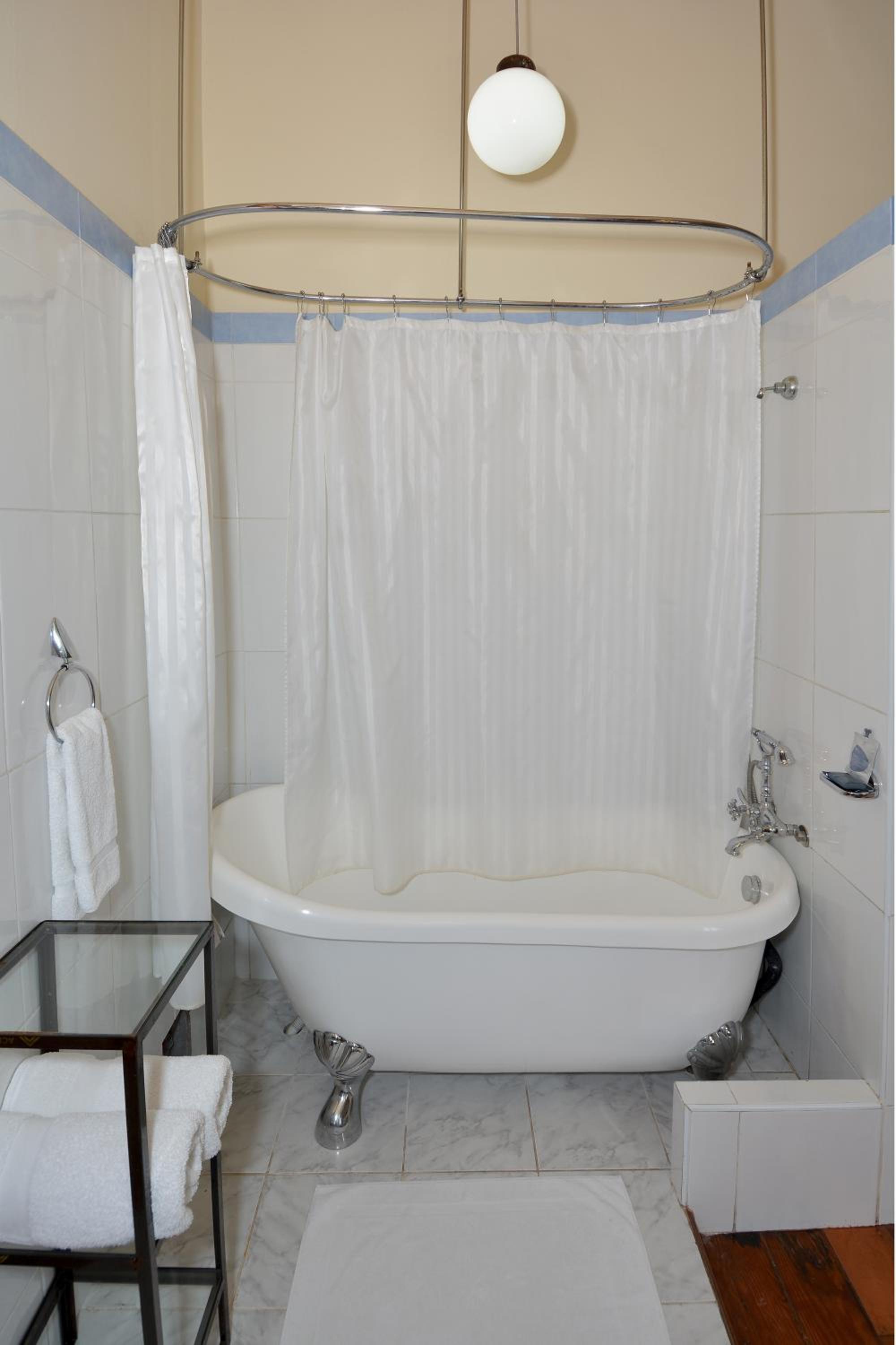 Room, Garden View (Room N-1)