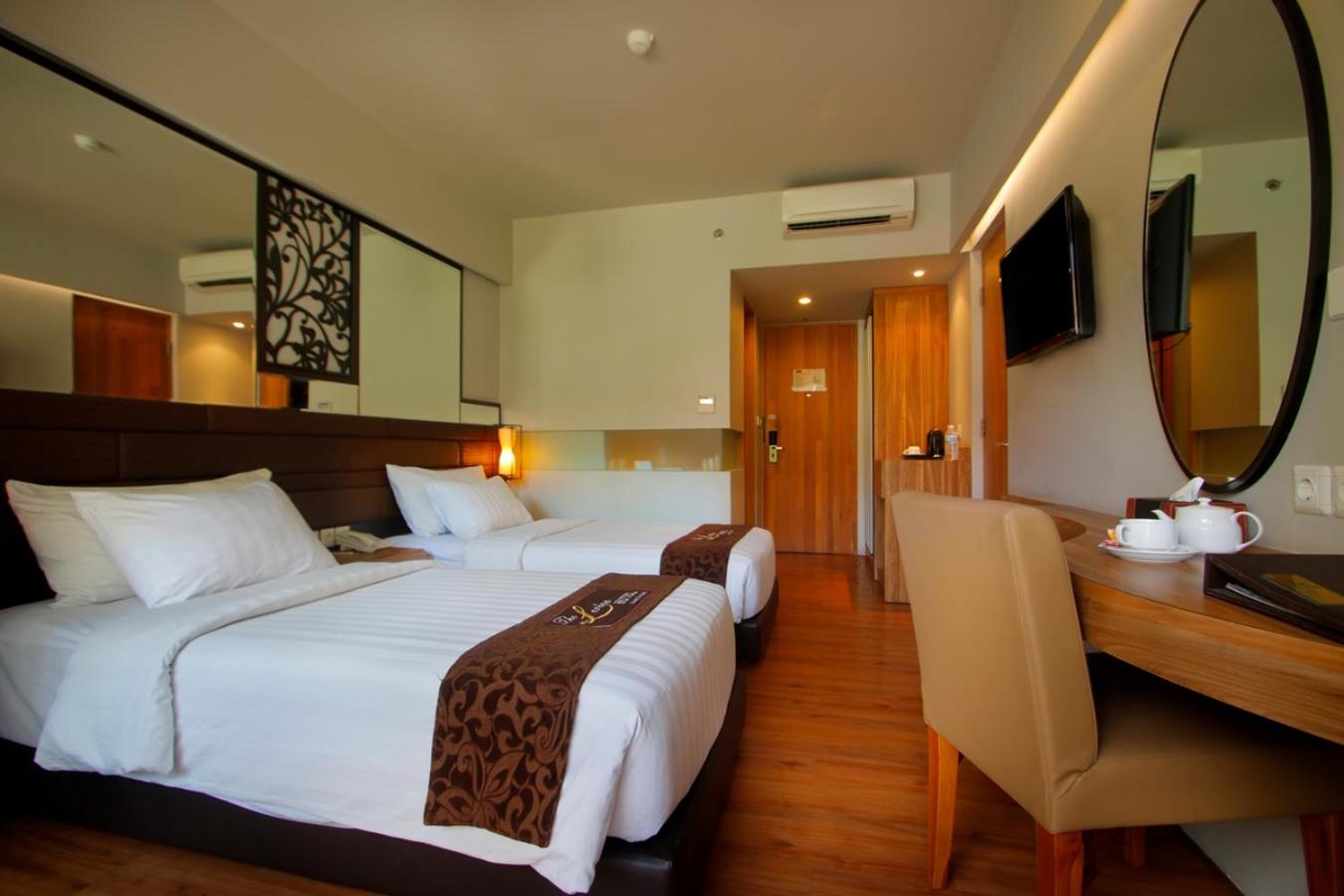 Superior Room with Pool View (1 Double or 2 Single Bed) photo 2