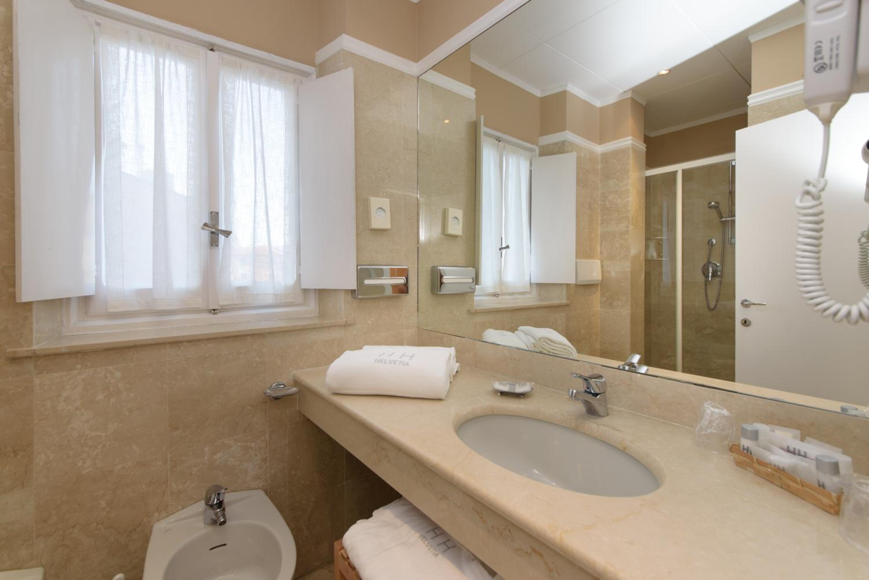 Basic Triple Room photo 2