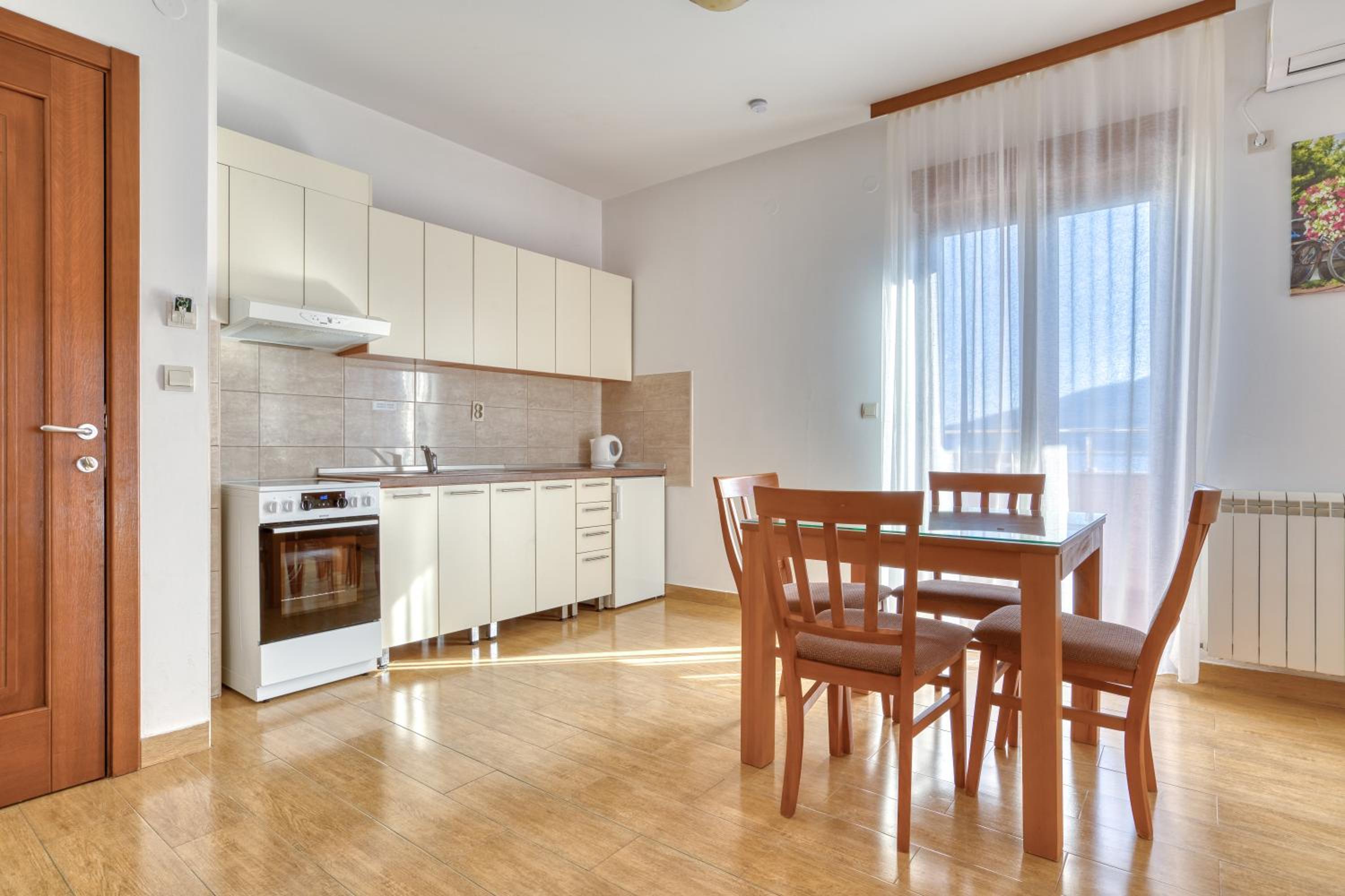Deluxe One-Bedroom Apartment with Sea View - Photo 16