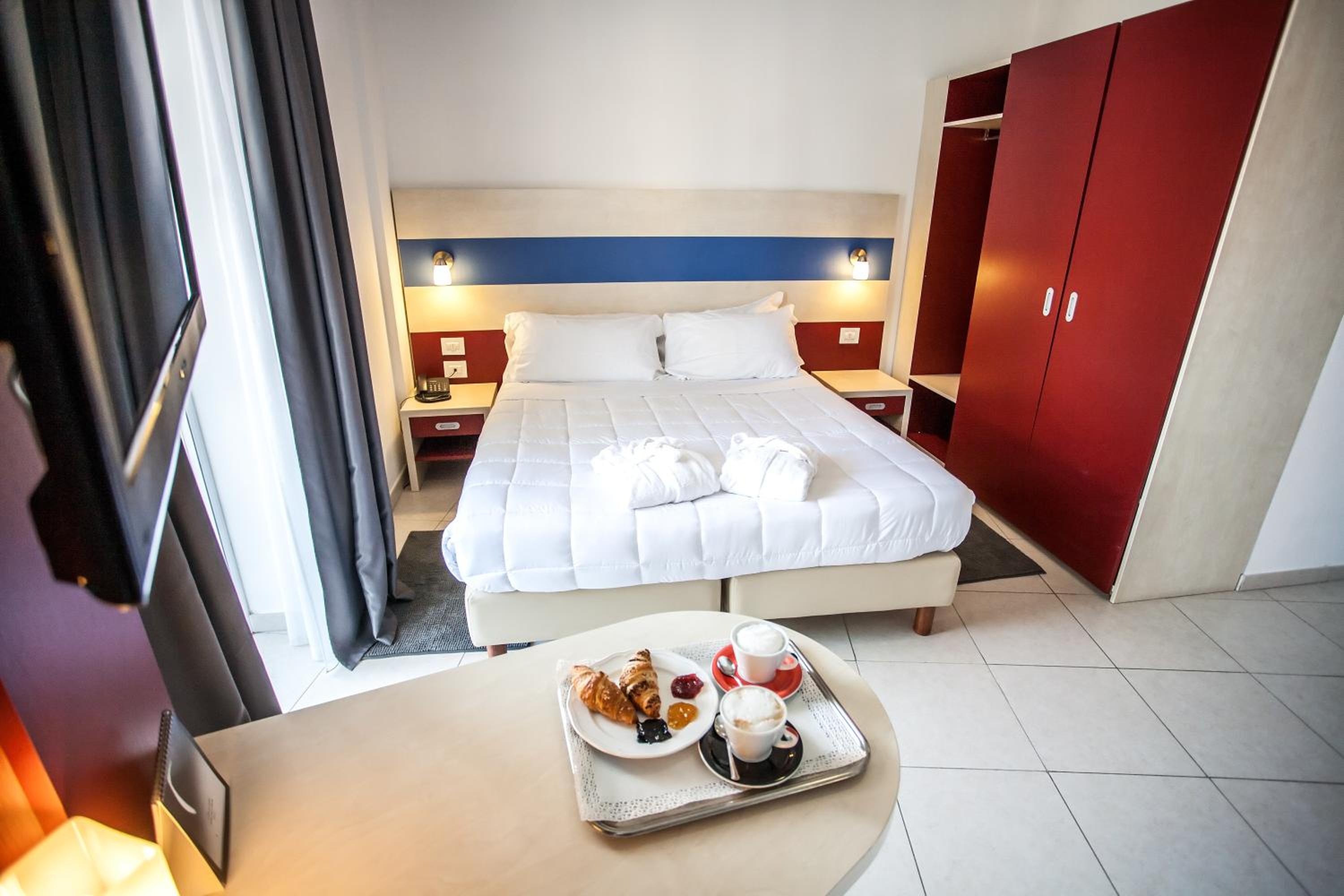 Deluxe Double or Twin Room photo 2
