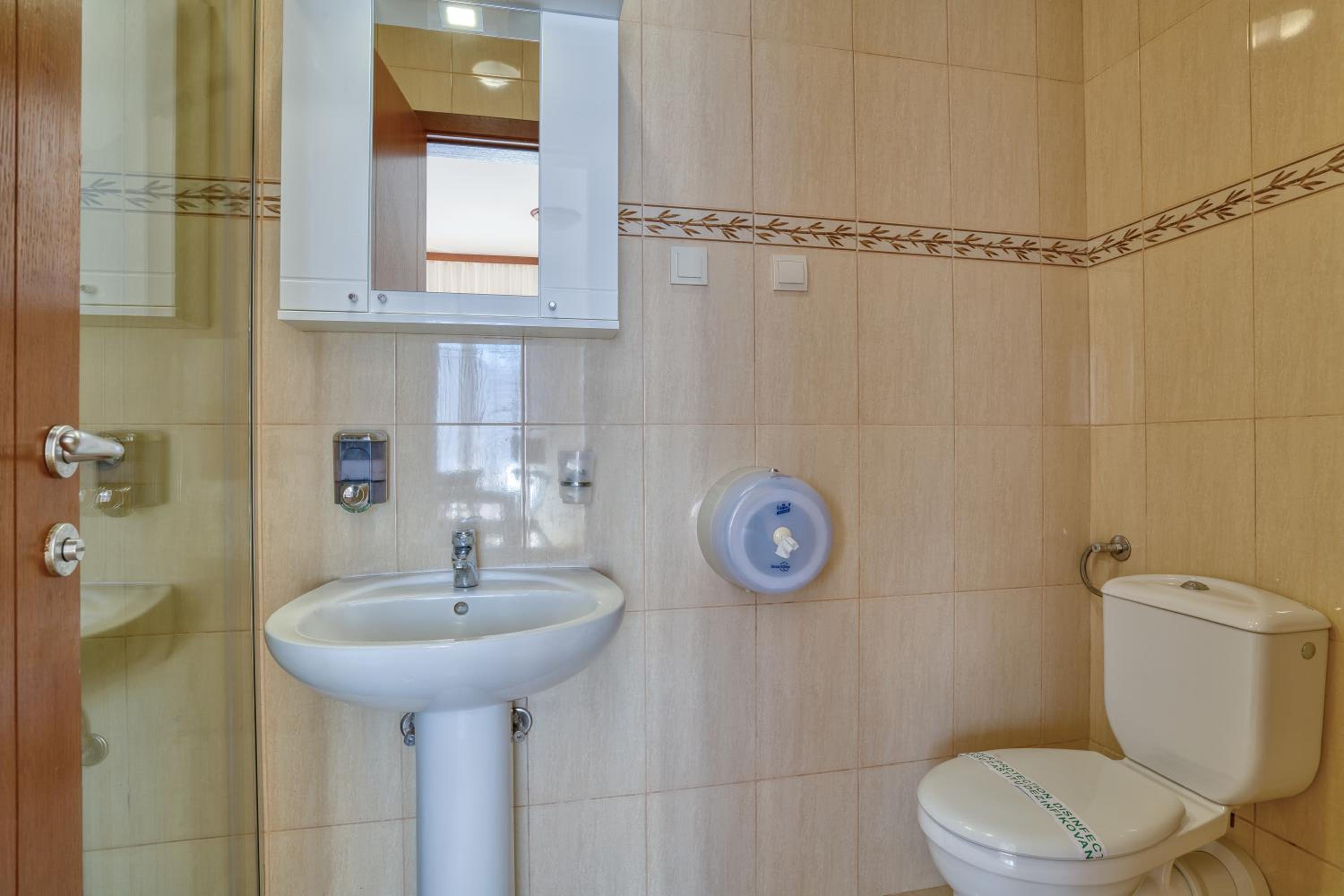 Deluxe One-Bedroom Apartment with Sea View - Photo 13
