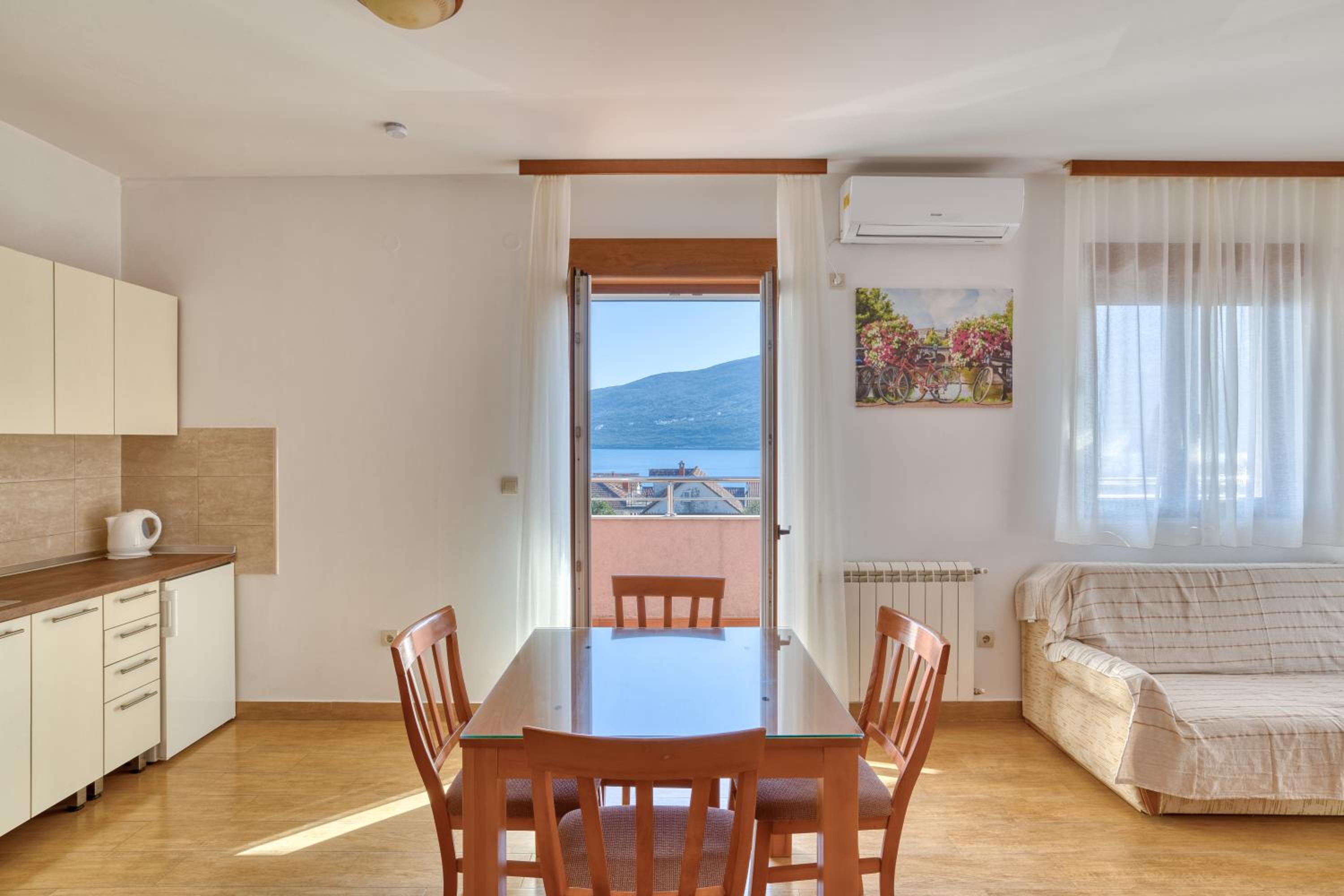 Deluxe One-Bedroom Apartment with Sea View - Photo 15
