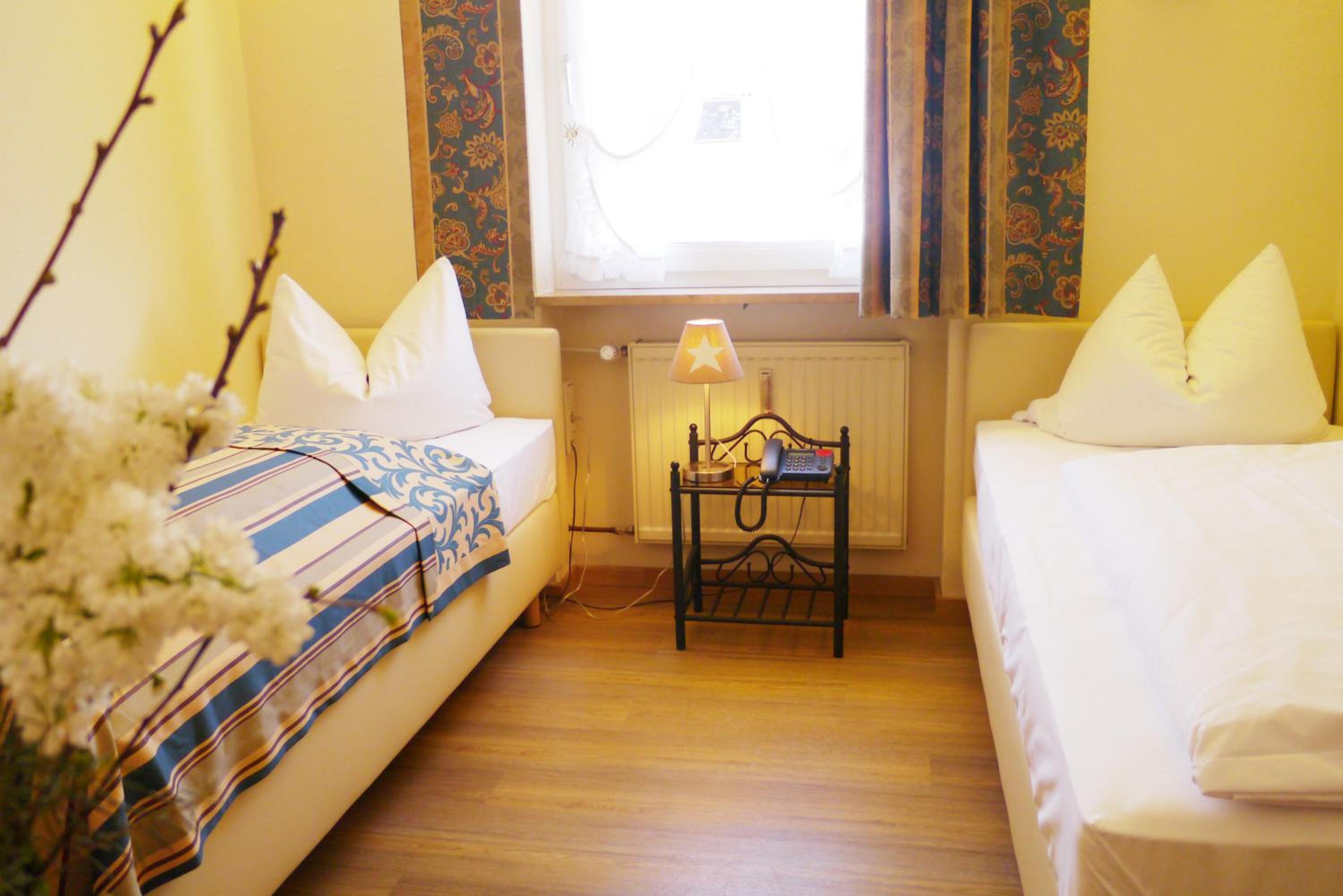 Twin Room - Photo 6