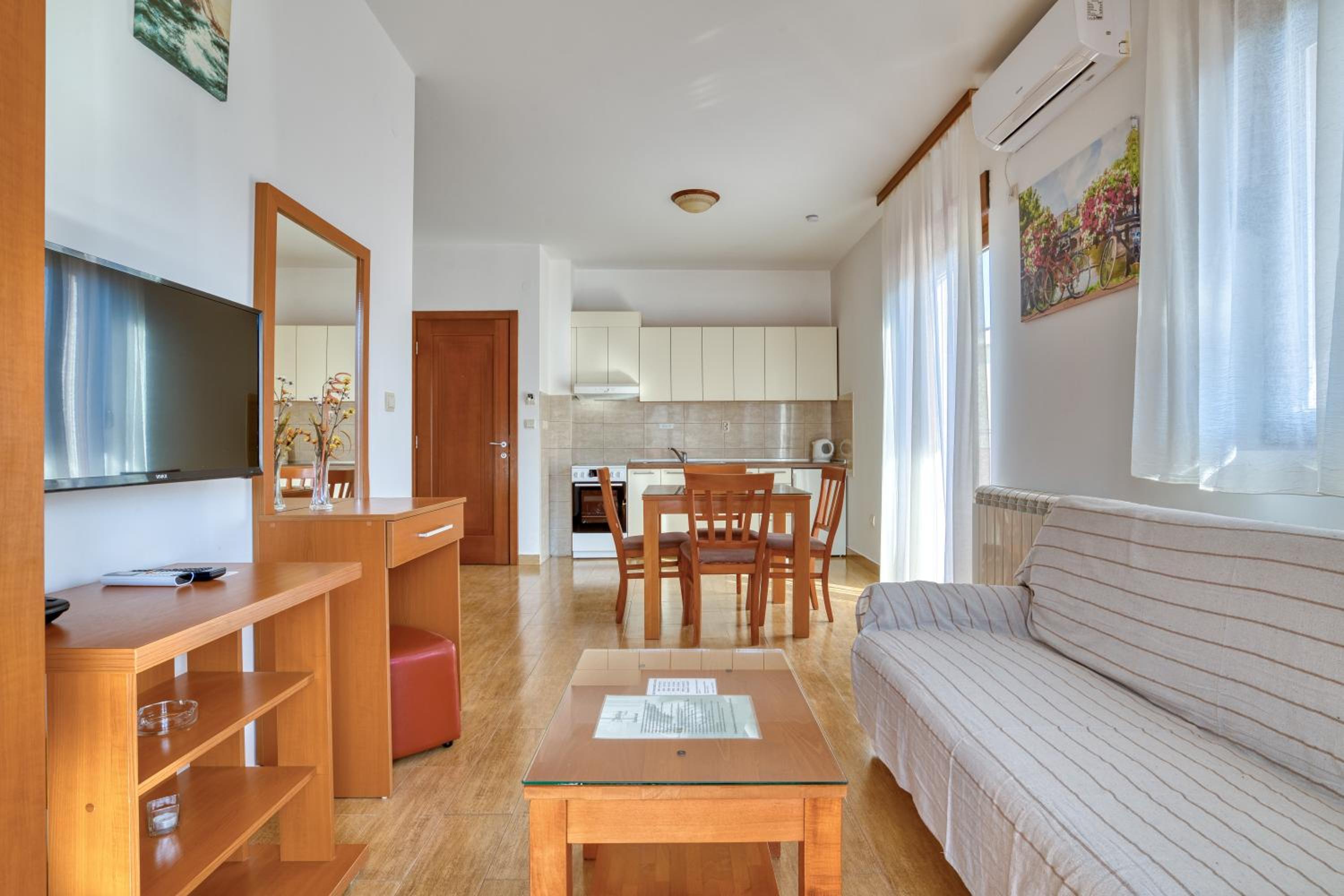 Deluxe One-Bedroom Apartment with Sea View - Photo 6