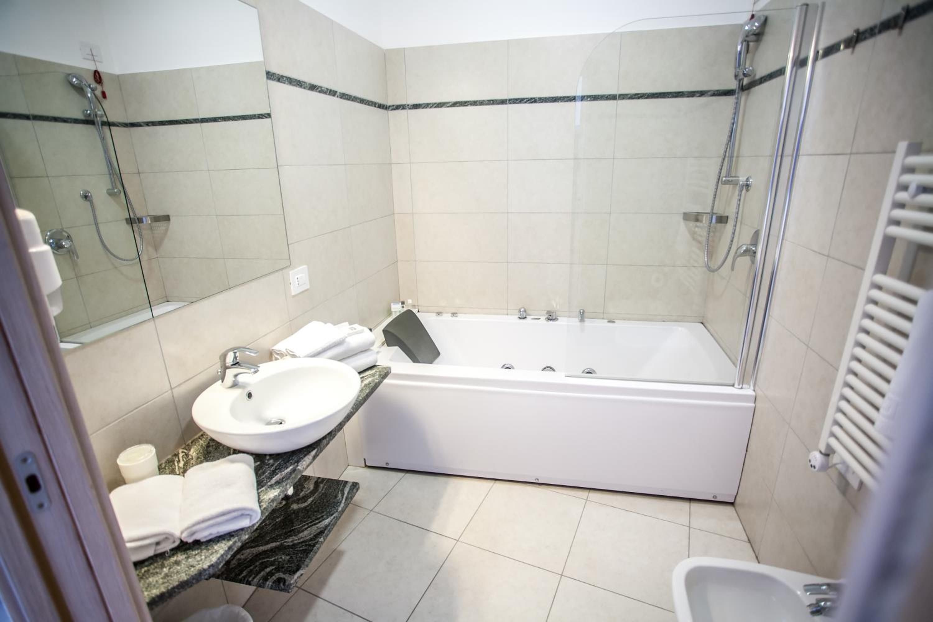 Suite (2 Adults) photo 3
