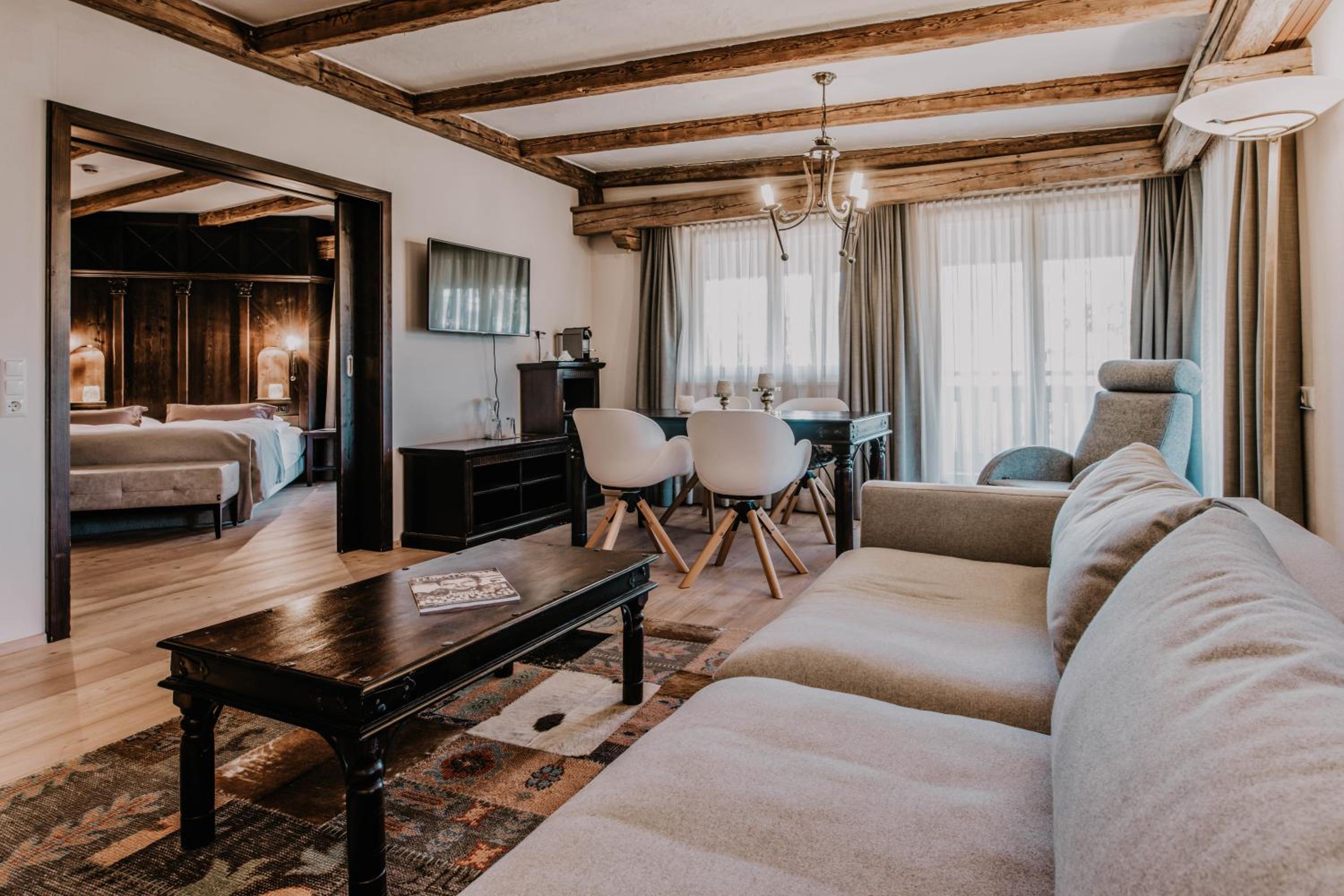 Deluxe Suite - Photo 1