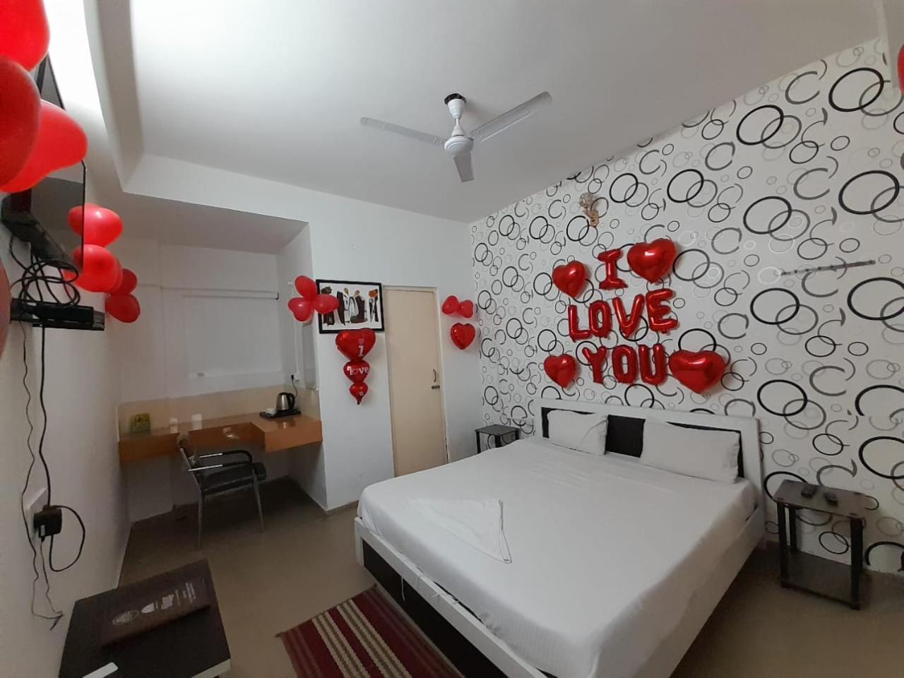 Deluxe Double Room (2 Adults + 1 Child) - Photo 11