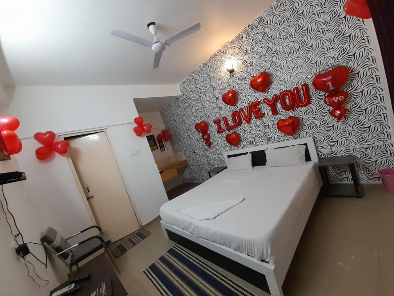 Deluxe Double Room (2 Adults + 1 Child) - Photo 7