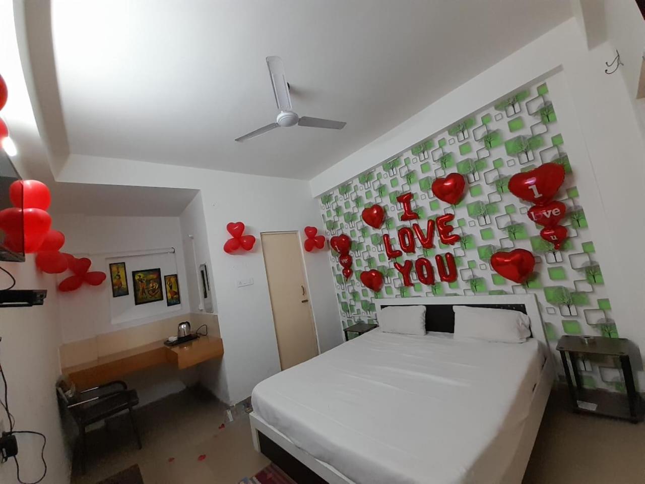 Deluxe Double Room (2 Adults + 1 Child) - Photo 4