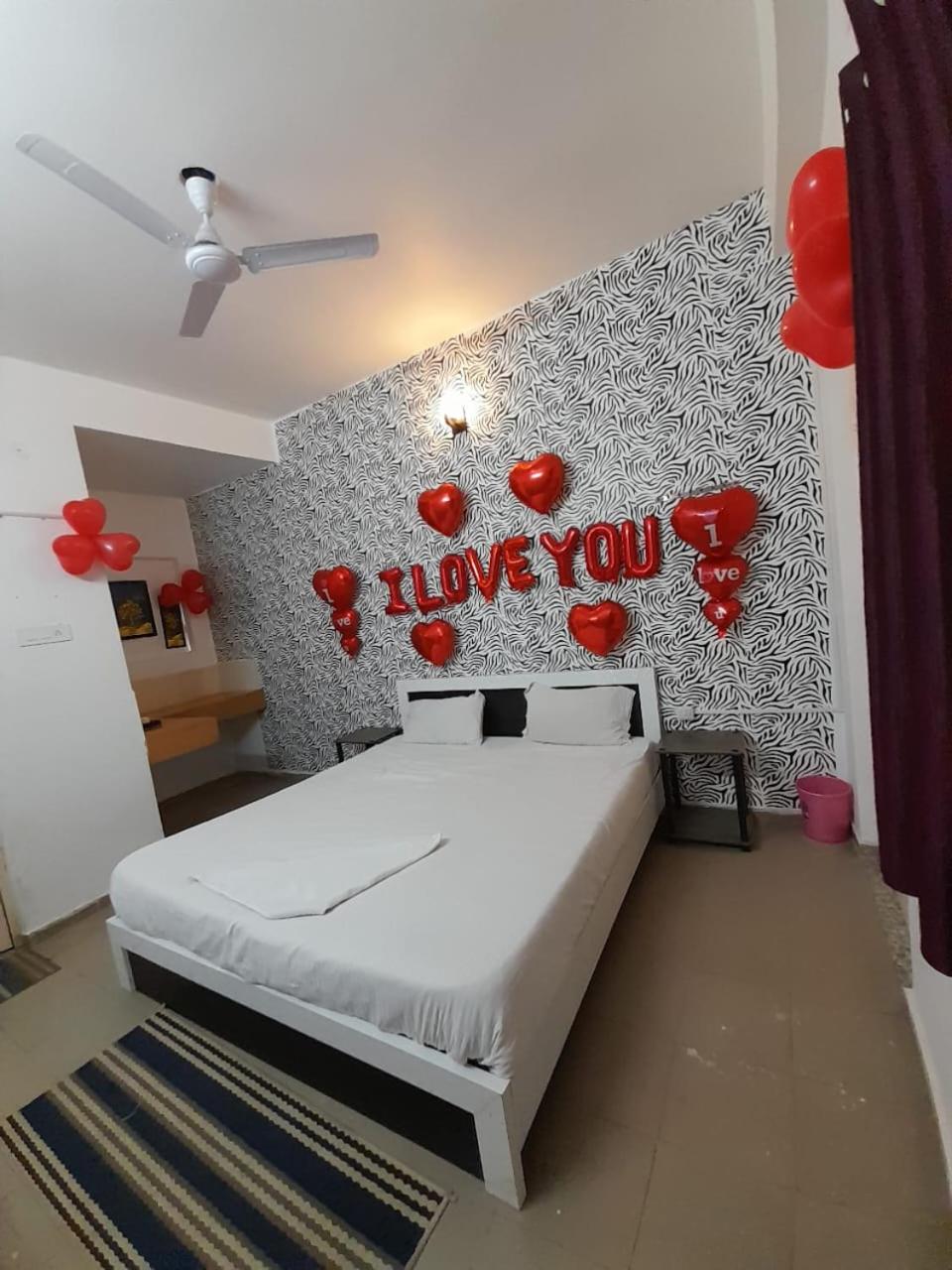 Deluxe Double Room (2 Adults + 1 Child) - Photo 10