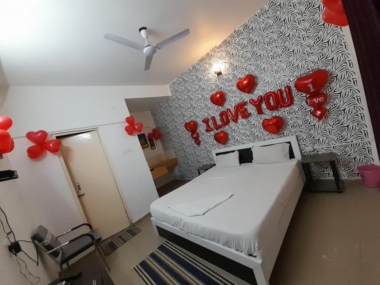 Deluxe Double Room (2 Adults + 1 Child) - Photo 3