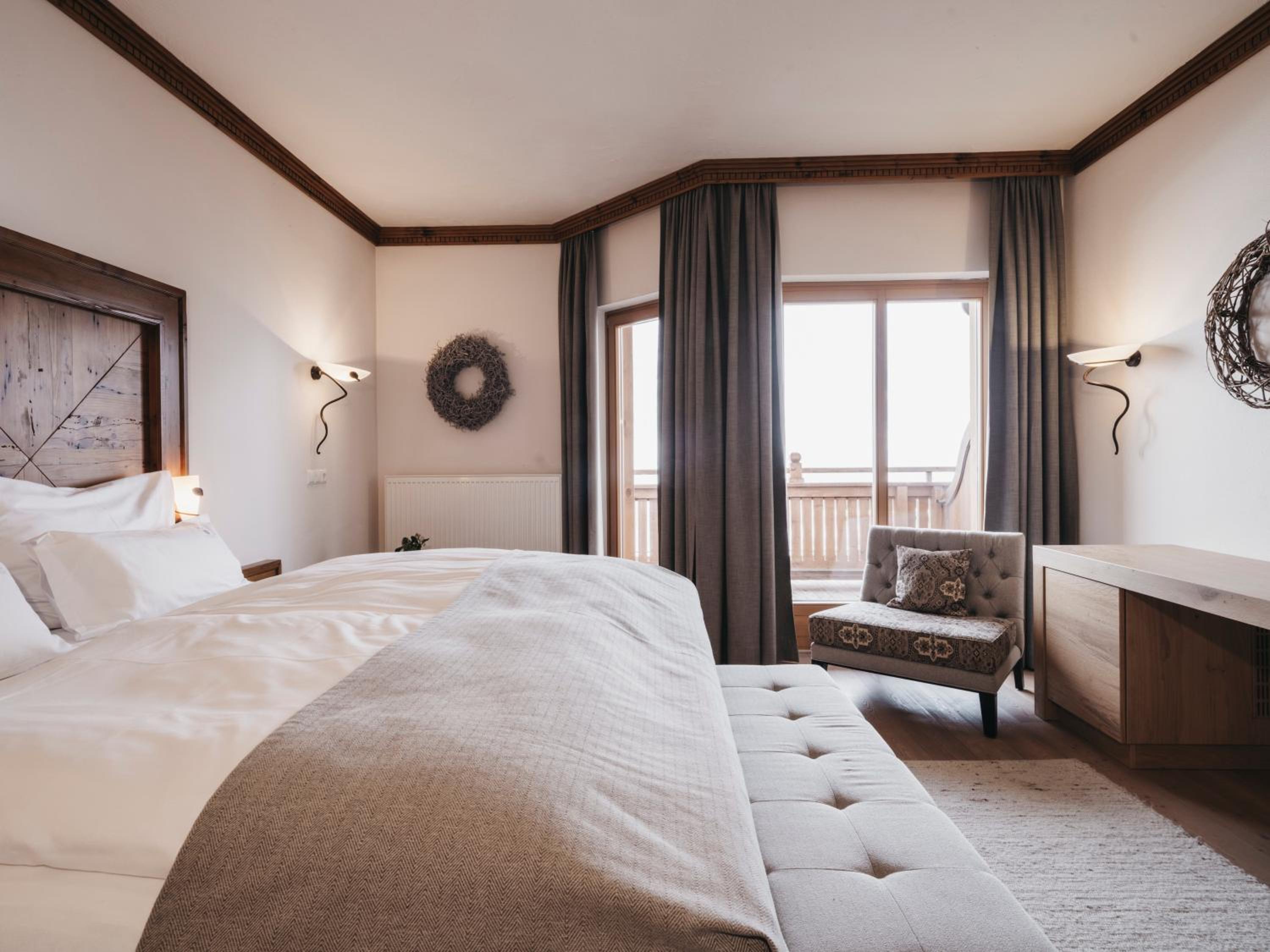 Junior Suite with Mountain View - Photo 1