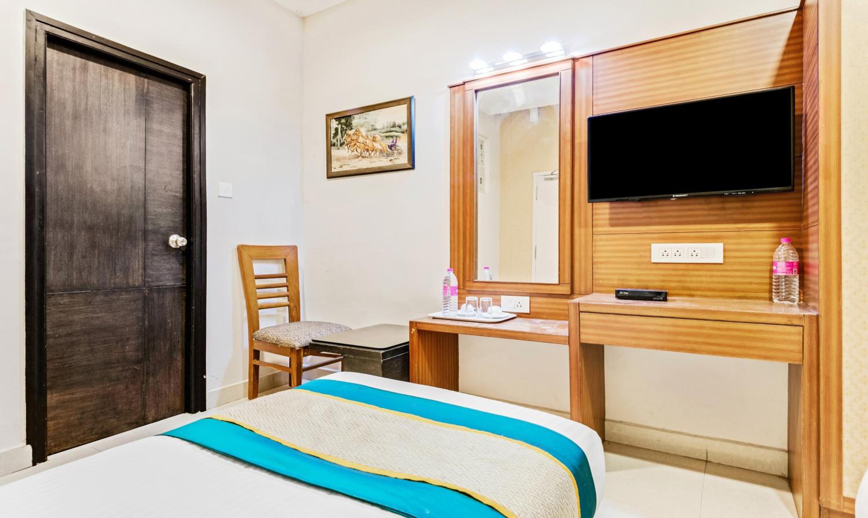 Deluxe Double Room - Photo 11