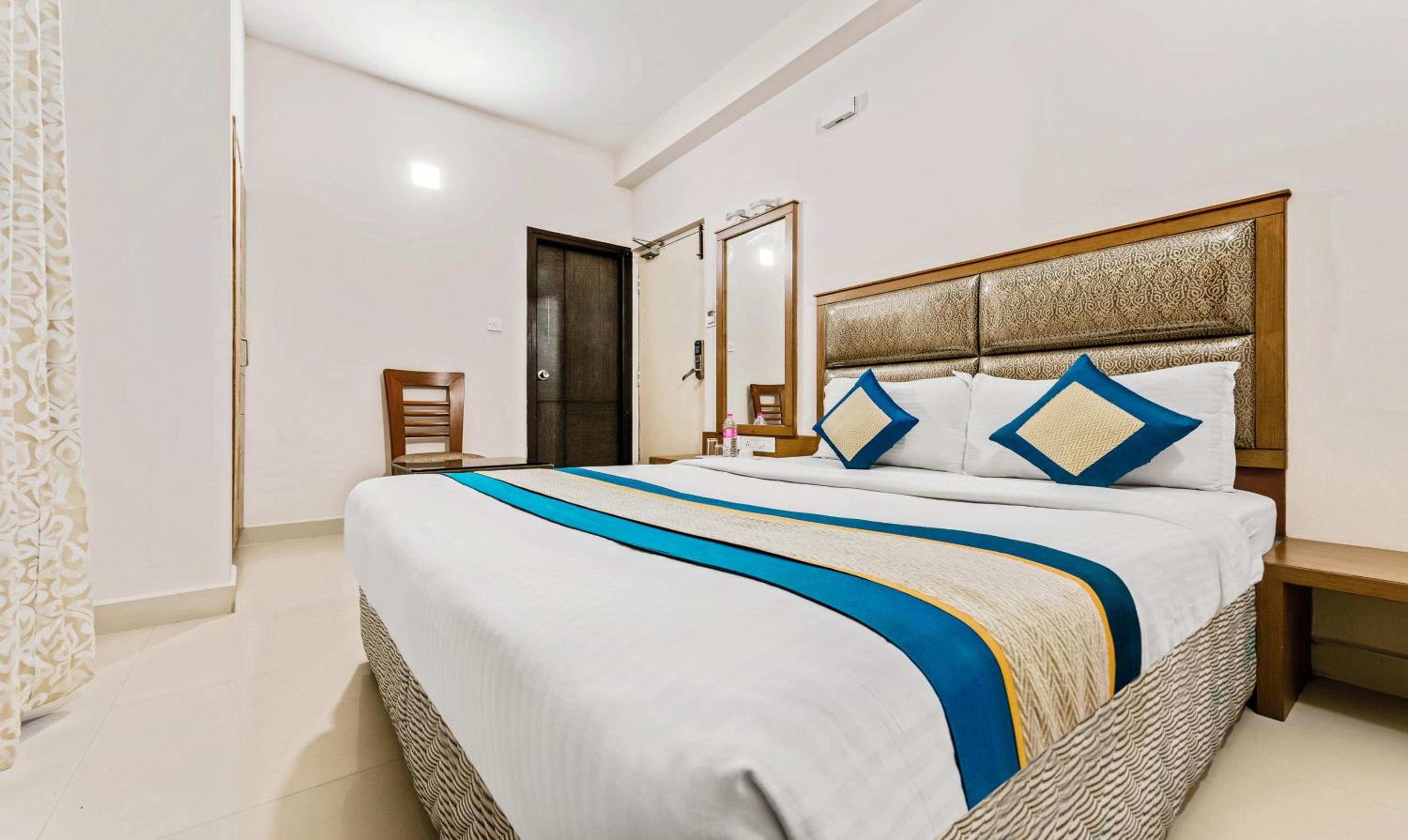 Deluxe Double Room - Photo 8