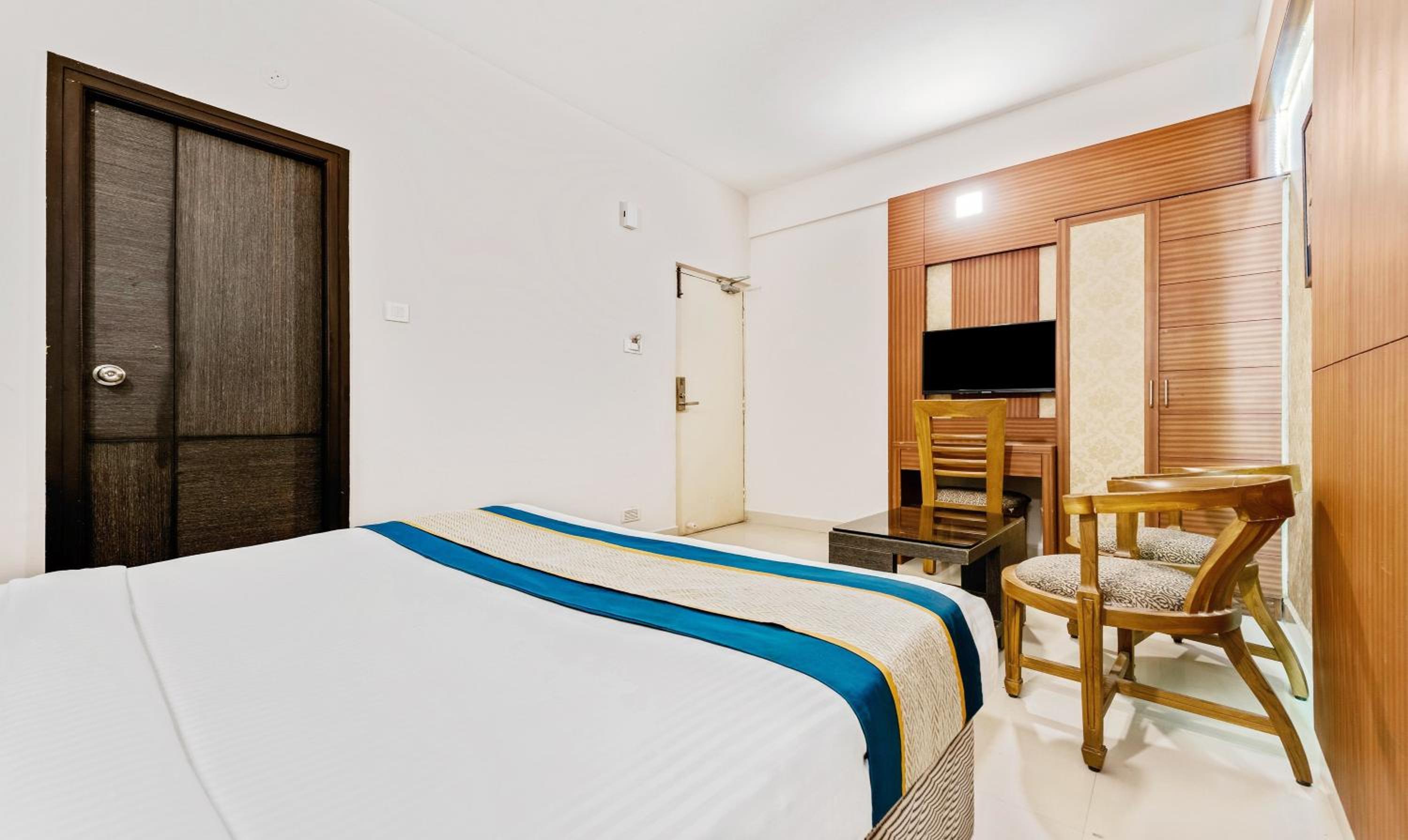 Deluxe Double Room - Photo 10