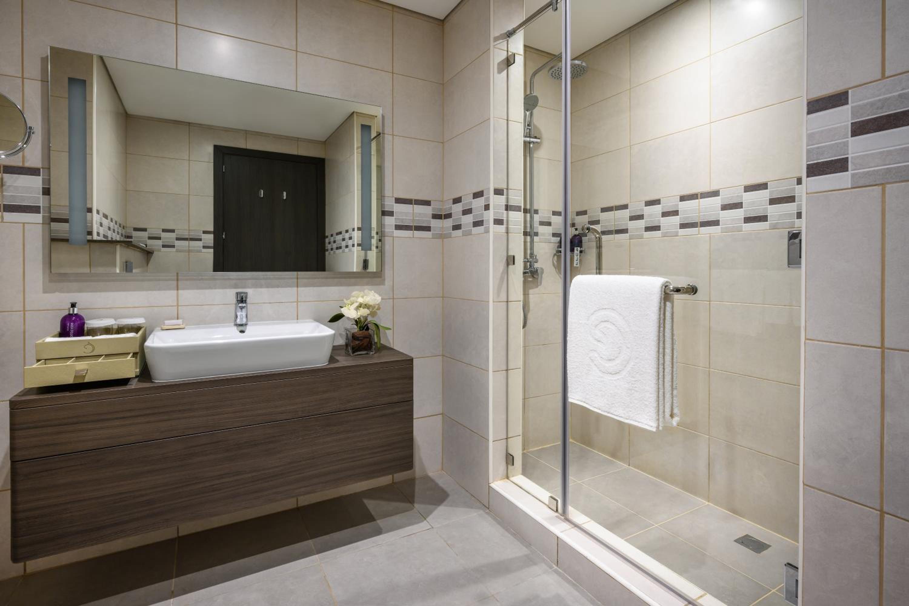 Executive Three Bedroom Partial Seaview Residence - Photo 7