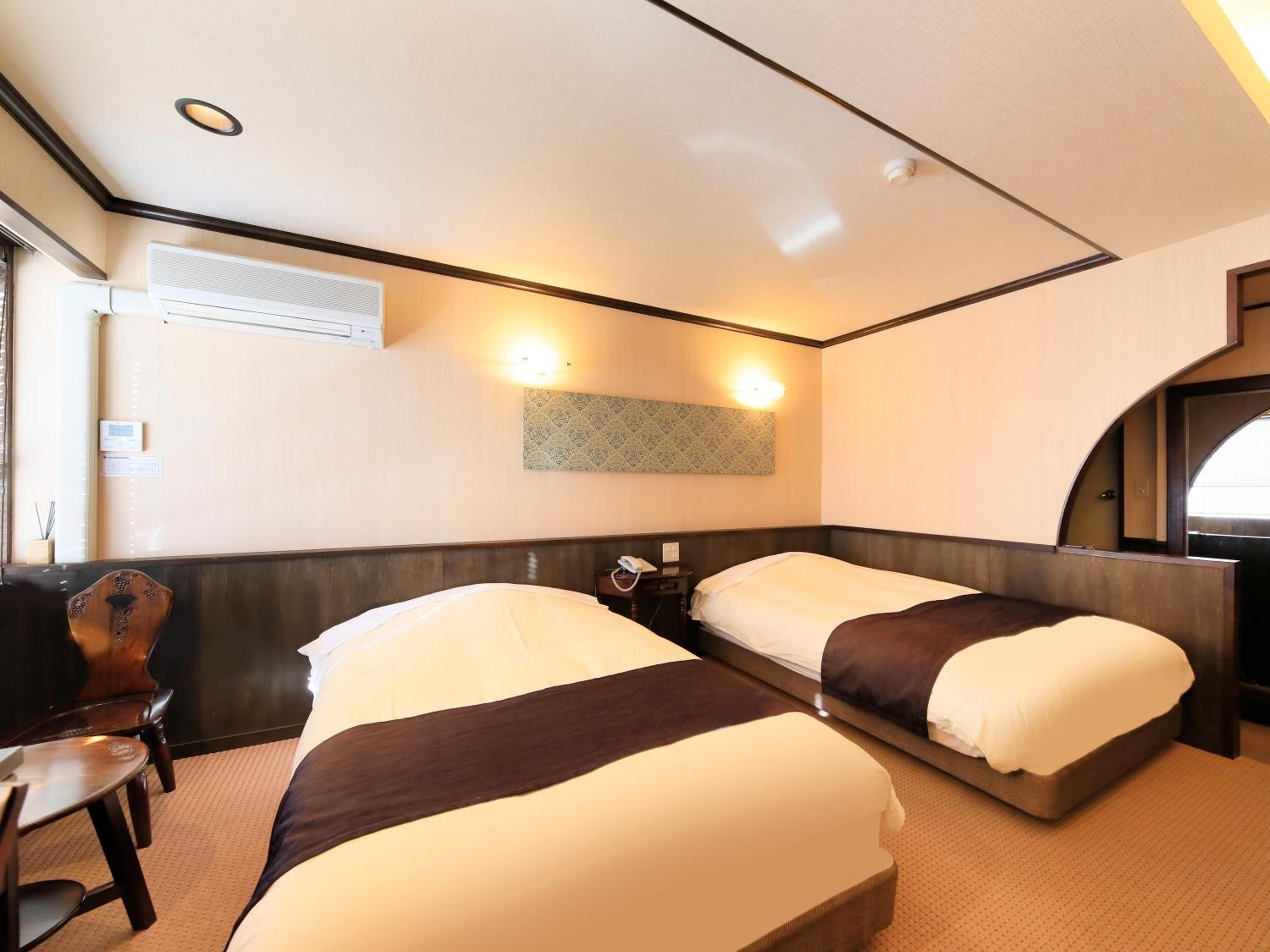 Standard Twin Room - Non-Smoking photo 3