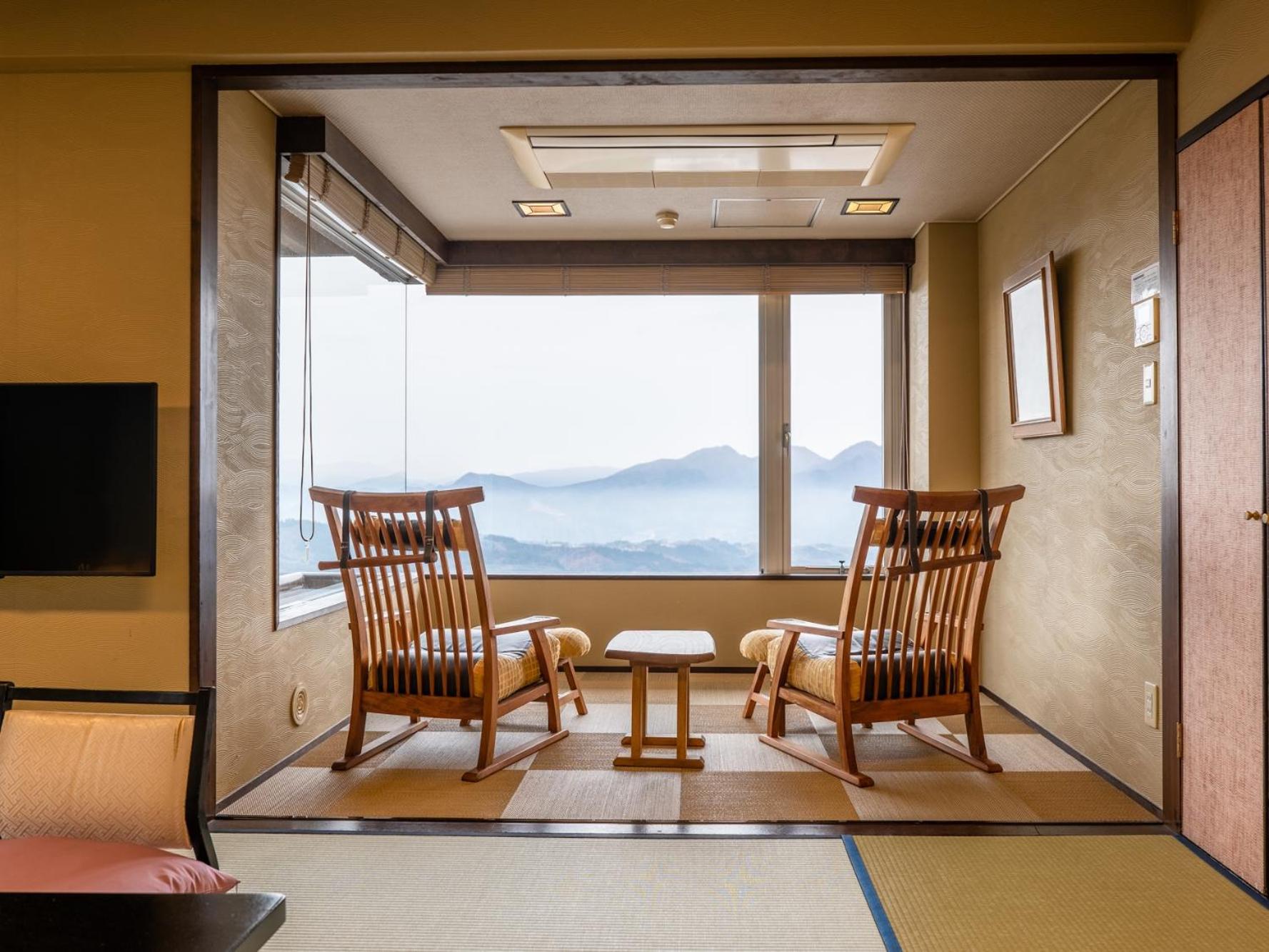 Japanese-Style Superior Room (12 tatami) with Mountain View-Non-Smoking photo 2