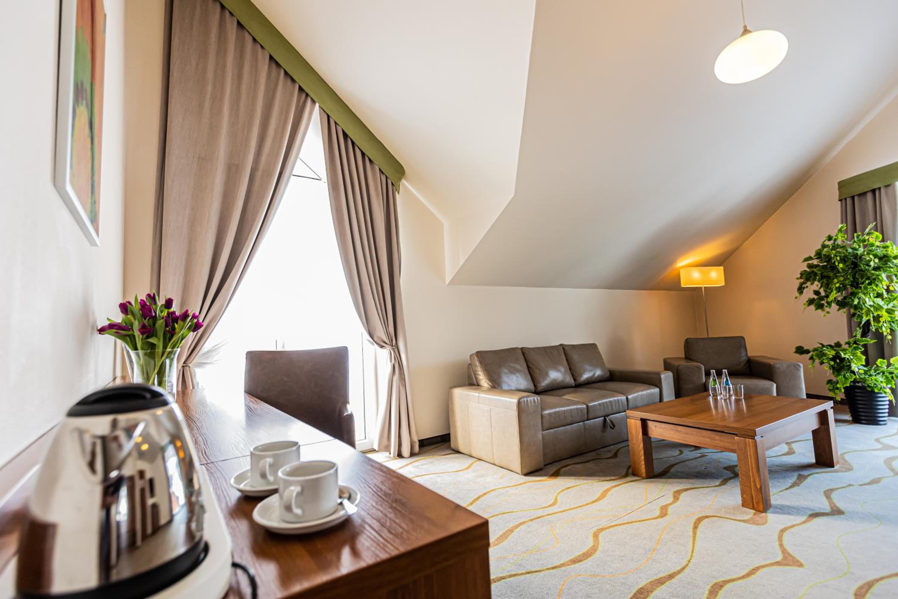 Suite with Balcony - Photo 4