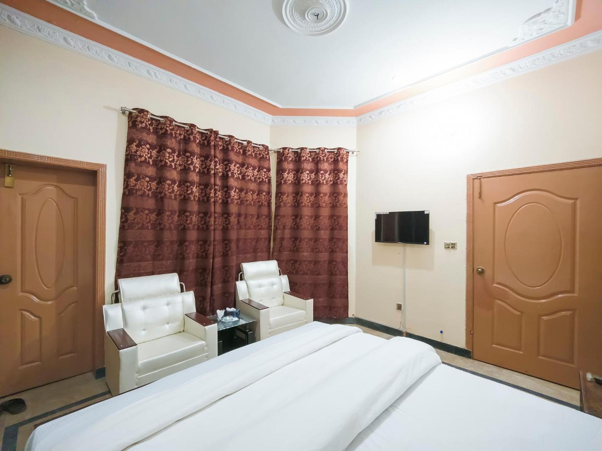 Deluxe Double or Twin Room photo 2