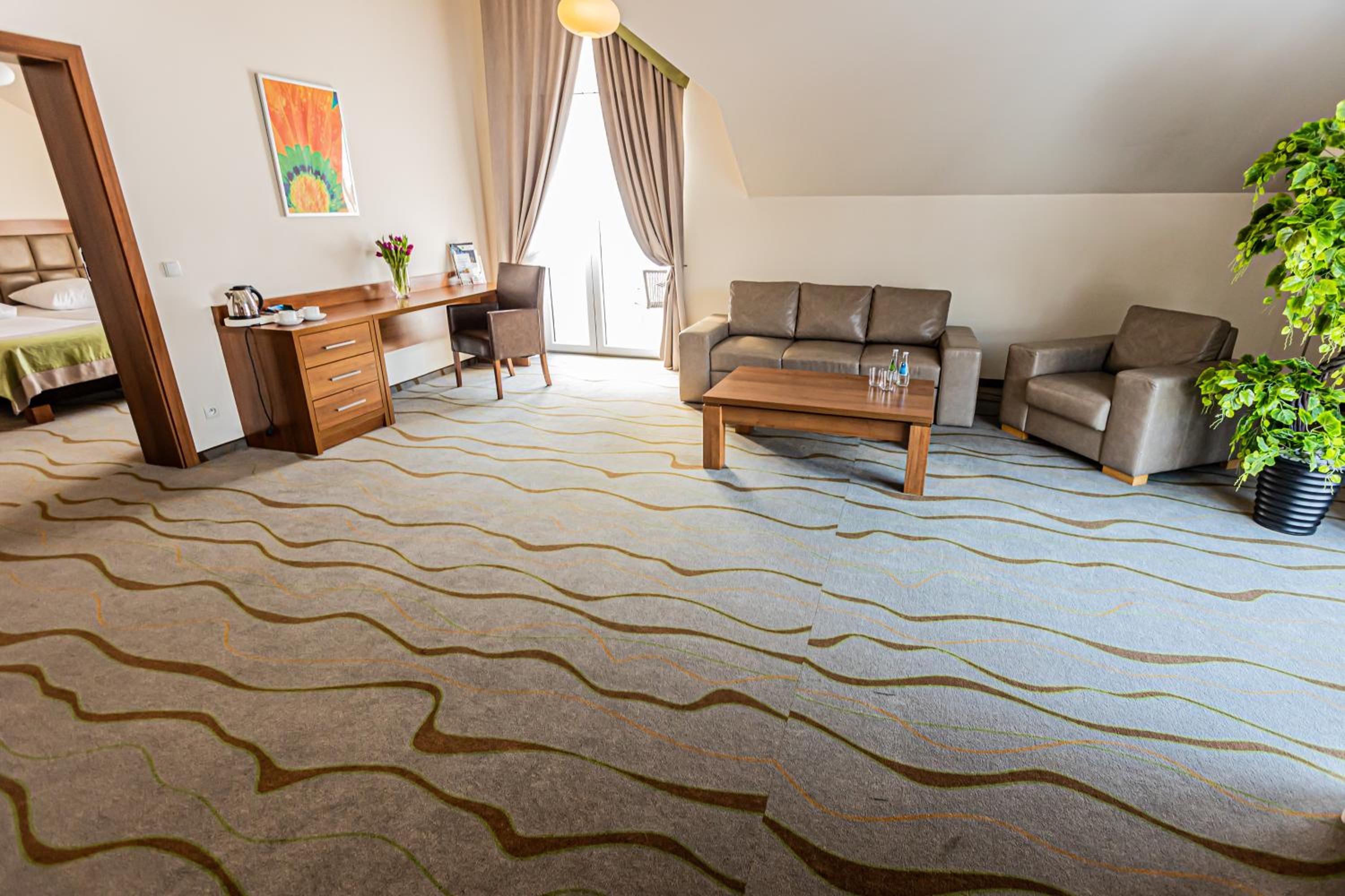 Suite with Balcony - Photo 6
