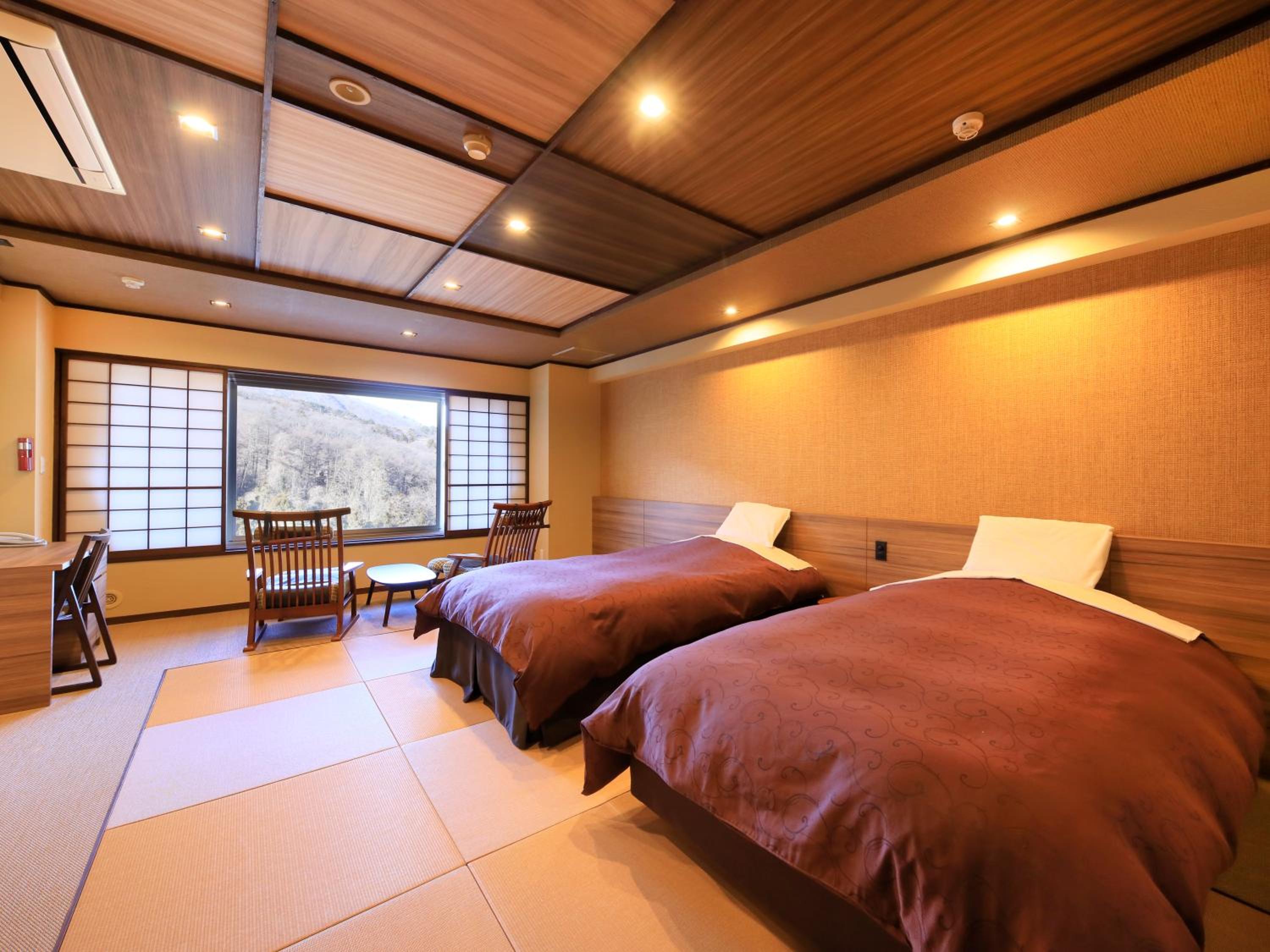Superior Triple Room on High Floor with Shower - Non Smoking photo 3