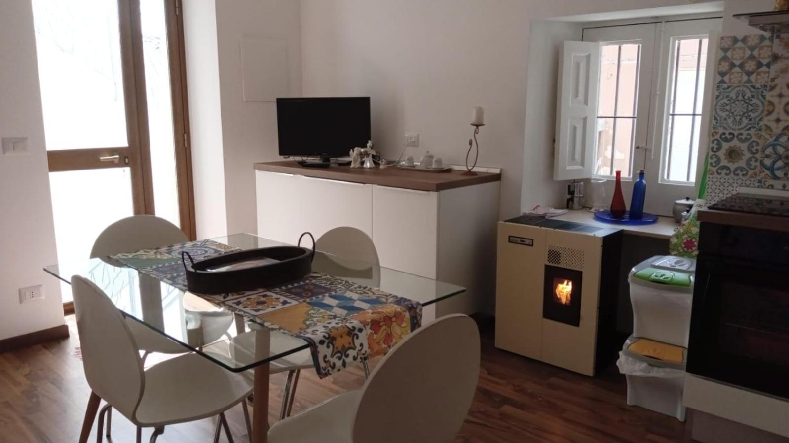 Two-Bedroom House - Photo 22