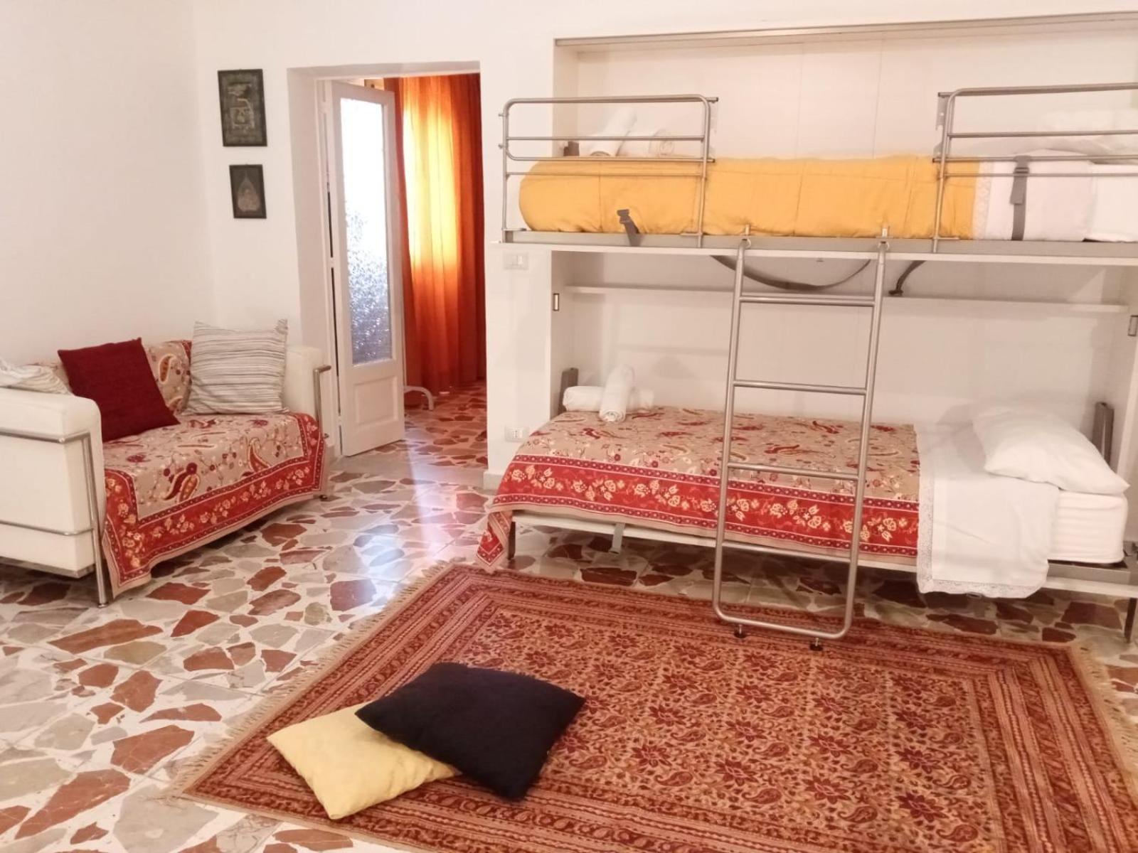 Two-Bedroom House - Photo 8