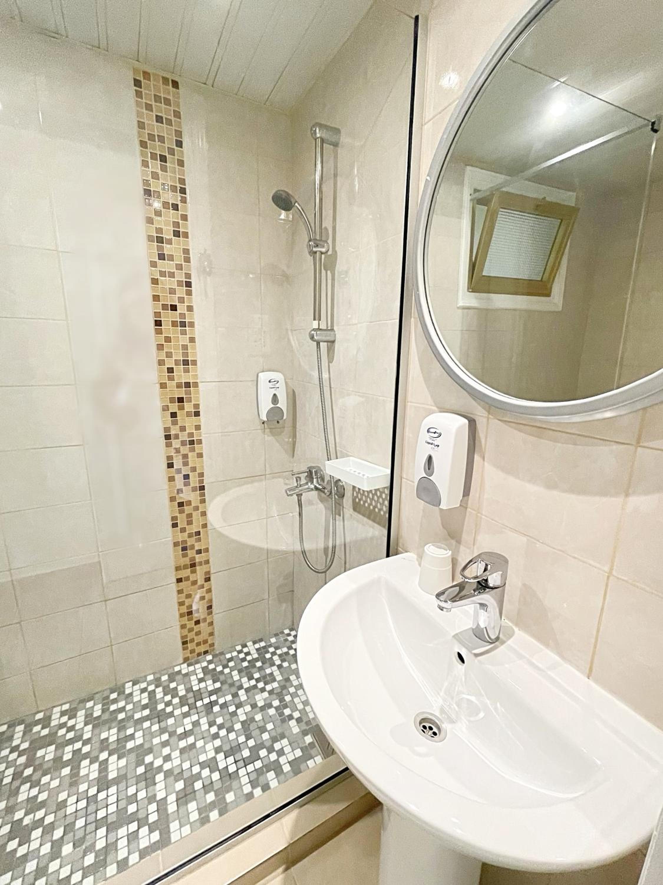 One-Bedroom Apartment (4 Adults) photo 2